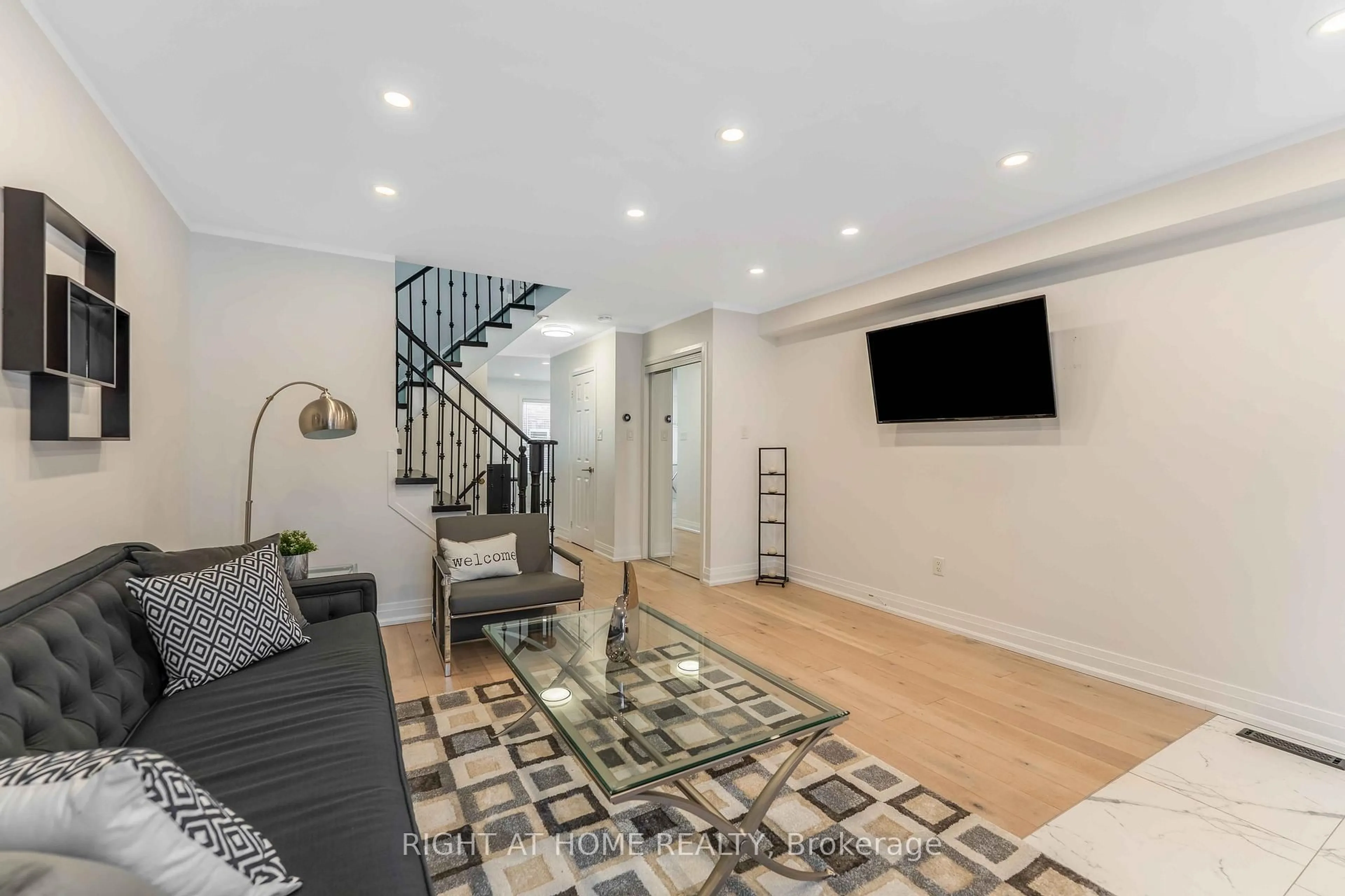 Unknown for 101 Nahanni Dr, Richmond Hill Ontario L4B 4L5