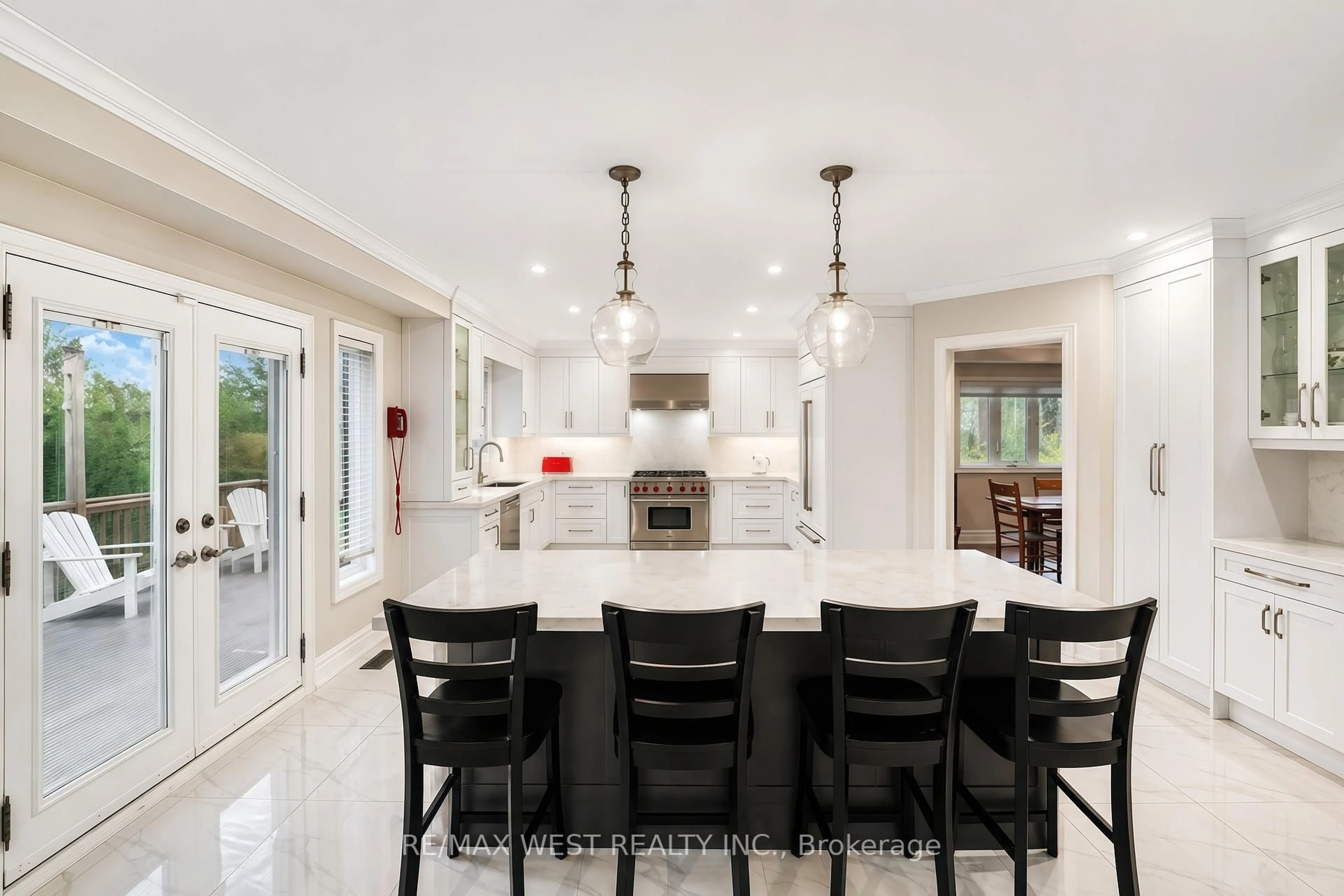 Open concept kitchen, ceramic/tile floor for 31 Garriock Crt, Vaughan Ontario L4L 8S7