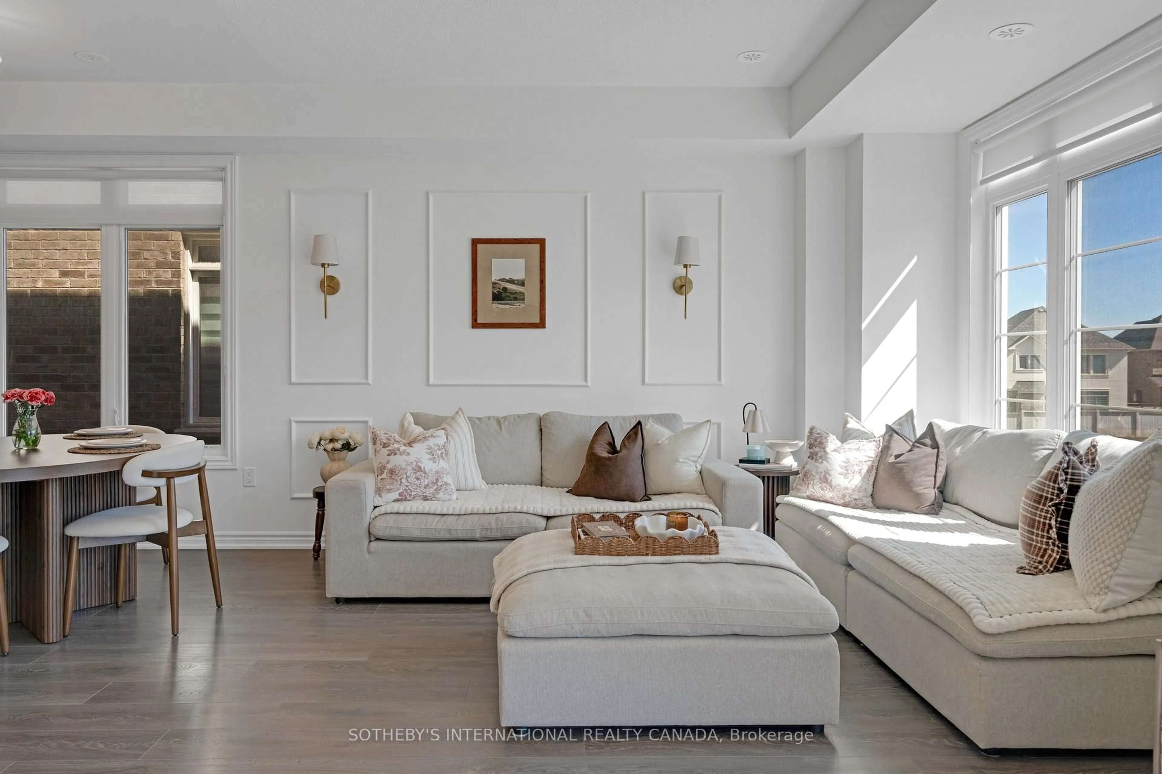 Living room with furniture, unknown for 28 Paisley Dr, Bradford West Gwillimbury Ontario L3Z 4P2