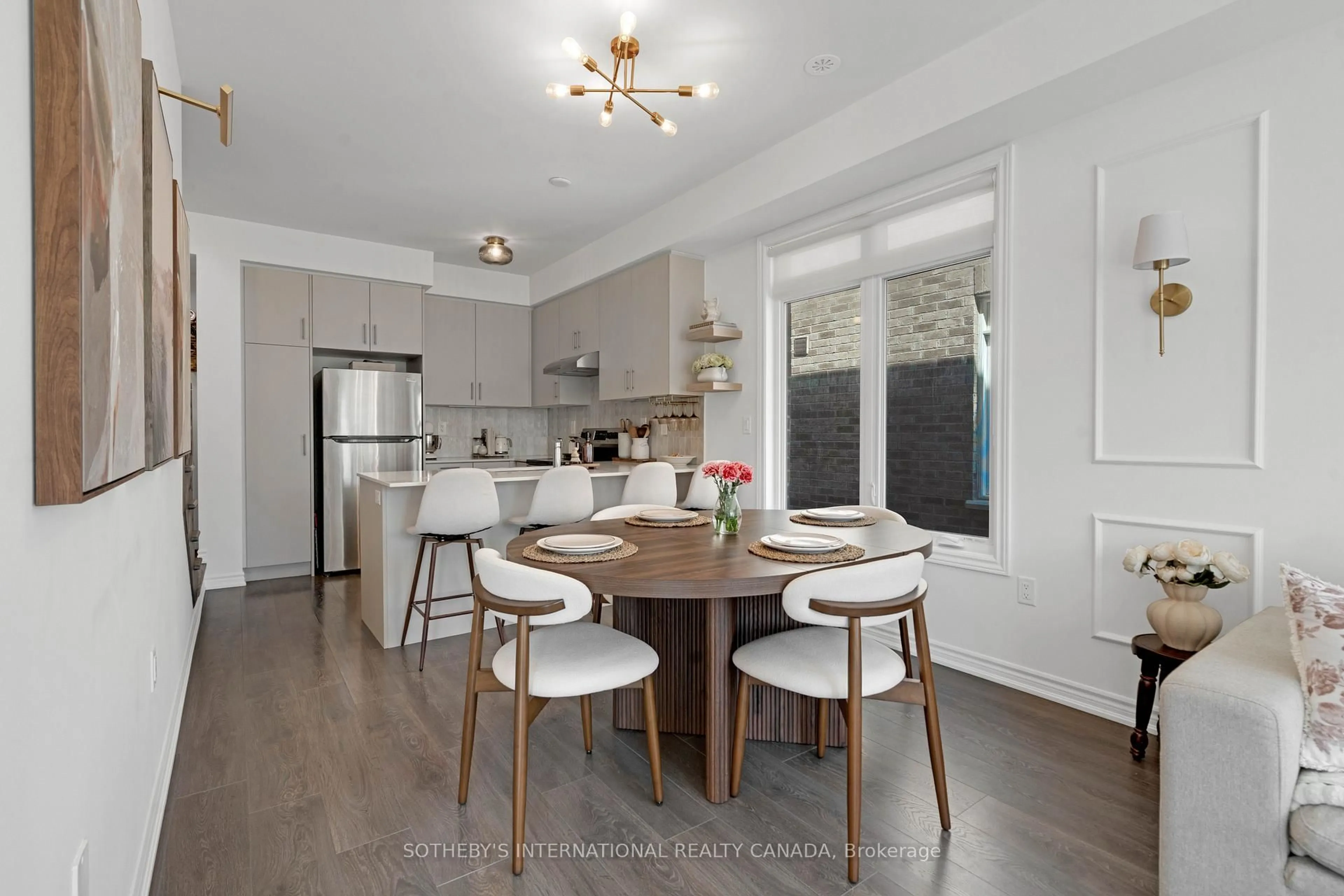 Open concept kitchen, wood/laminate floor for 28 Paisley Dr, Bradford West Gwillimbury Ontario L3Z 4P2