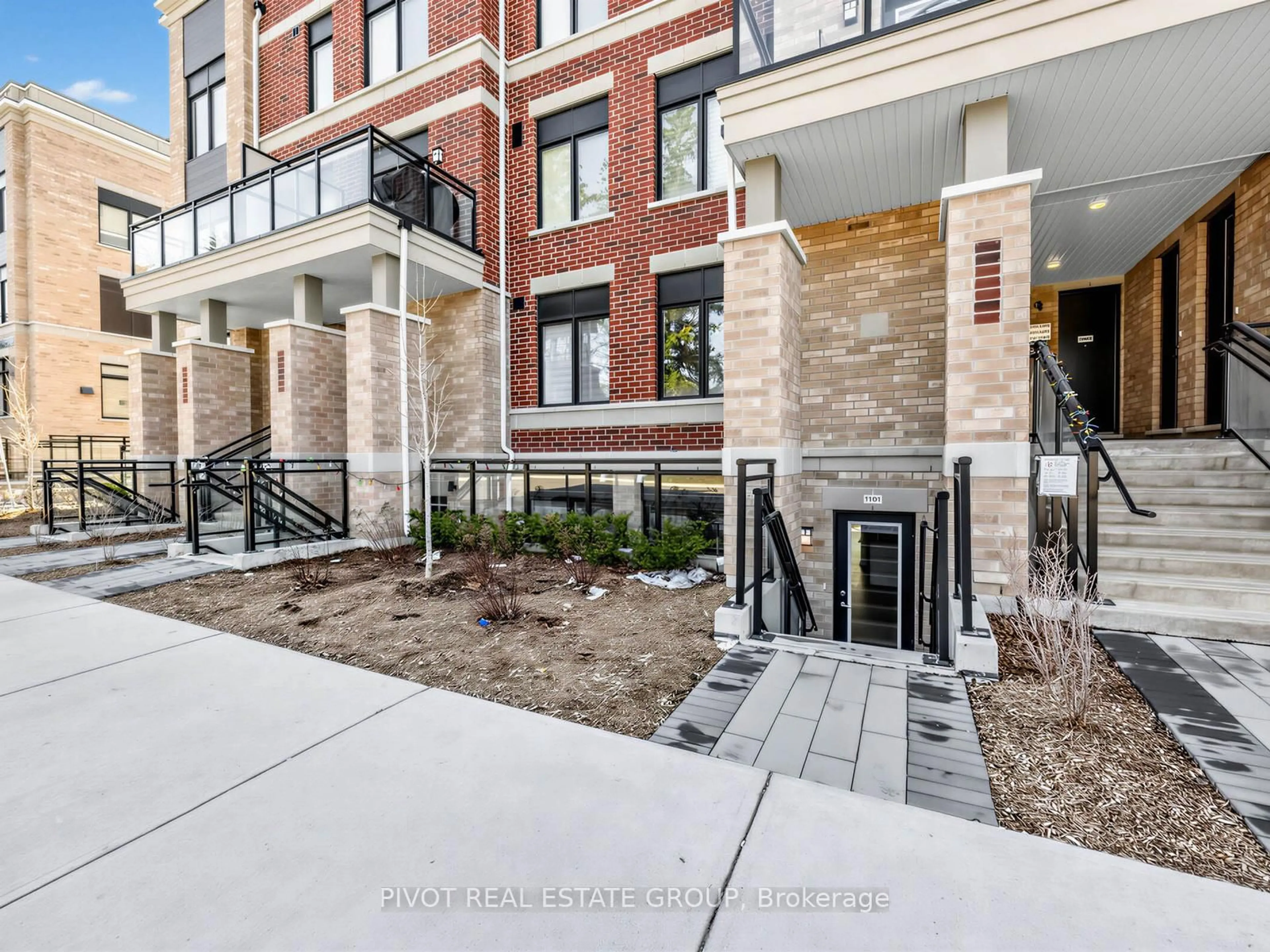 Indoor foyer for 56 Elizabeth St #1104, Richmond Hill Ontario L4C 5W2