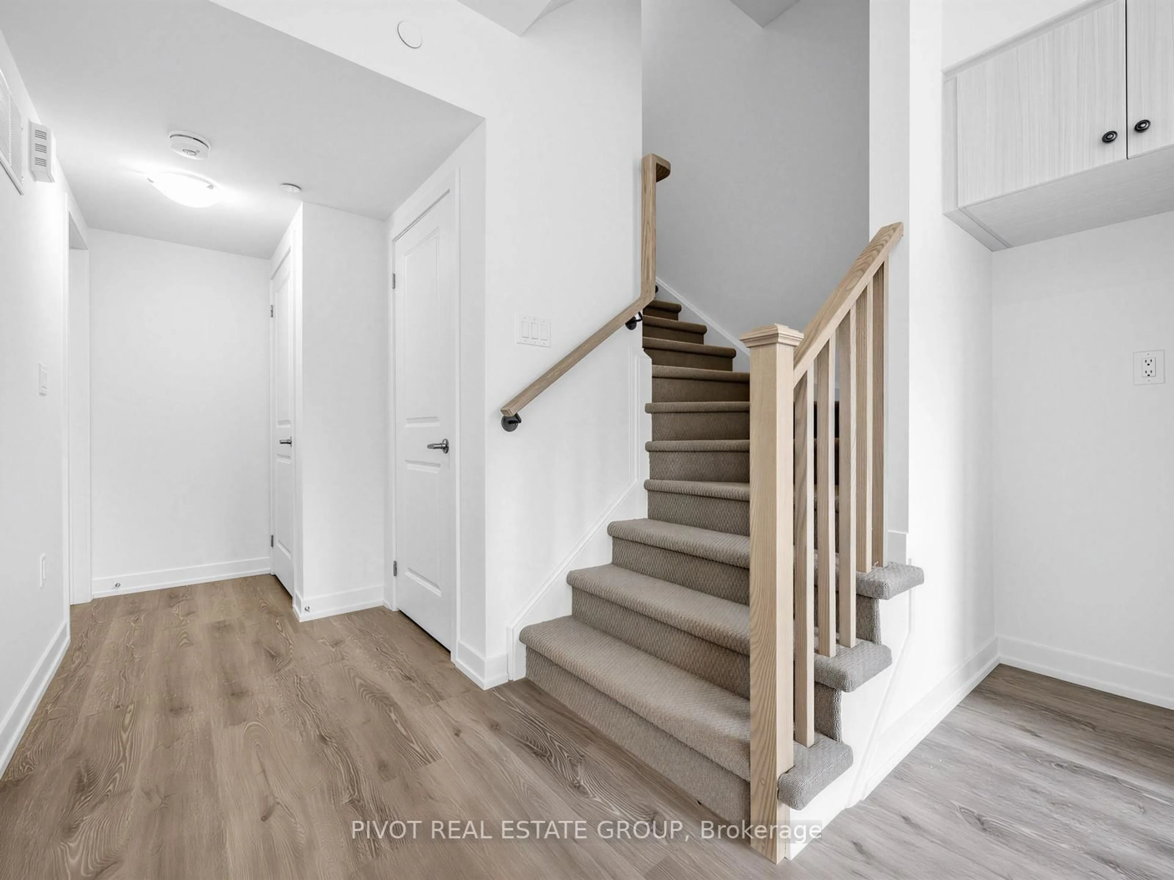 Stairs for 60 Elizabeth St #3407, Richmond Hill Ontario L4C 5W2
