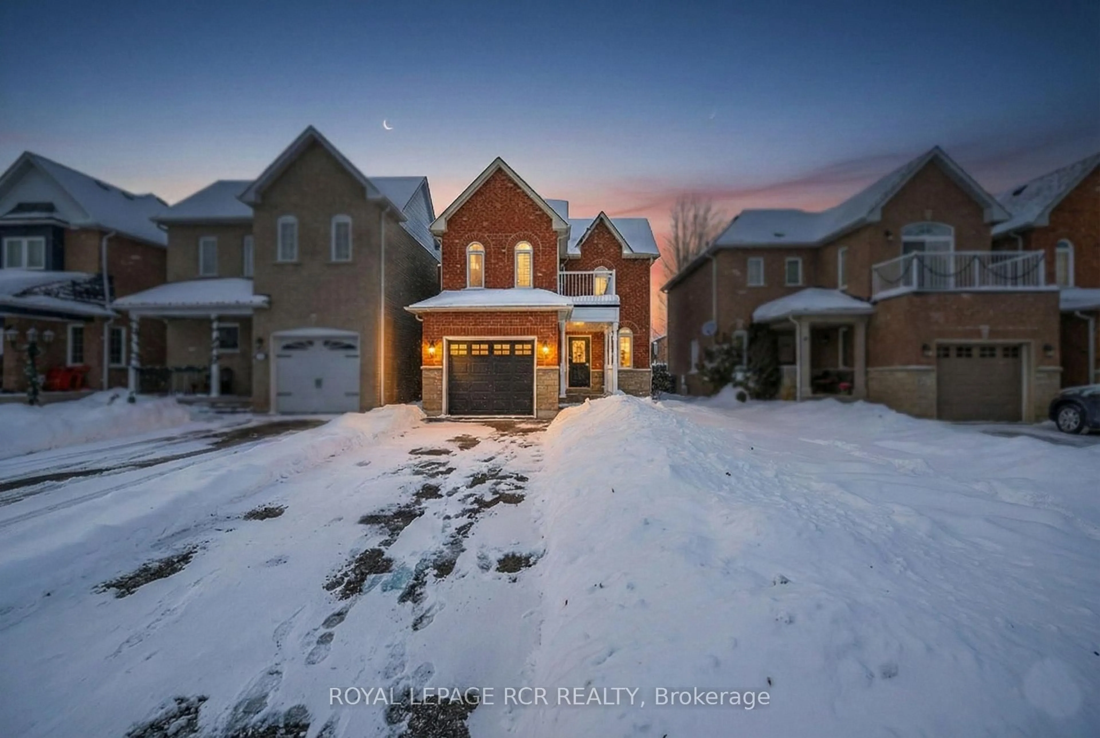 A pic from outside/outdoor area/front of a property/back of a property/a pic from drone, street for 57 Bolster Lane, Uxbridge Ontario L9P 1X8