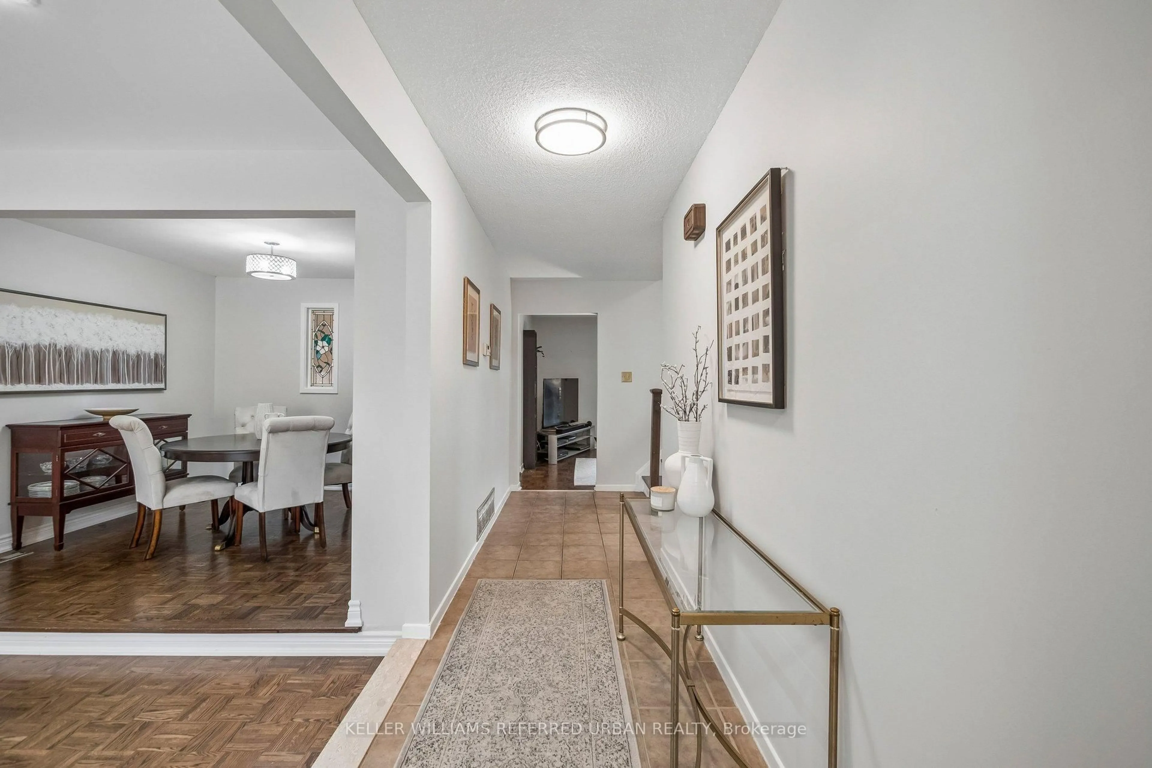 Indoor entryway for 78 Springhead Gdns, Richmond Hill Ontario L4C 5B9