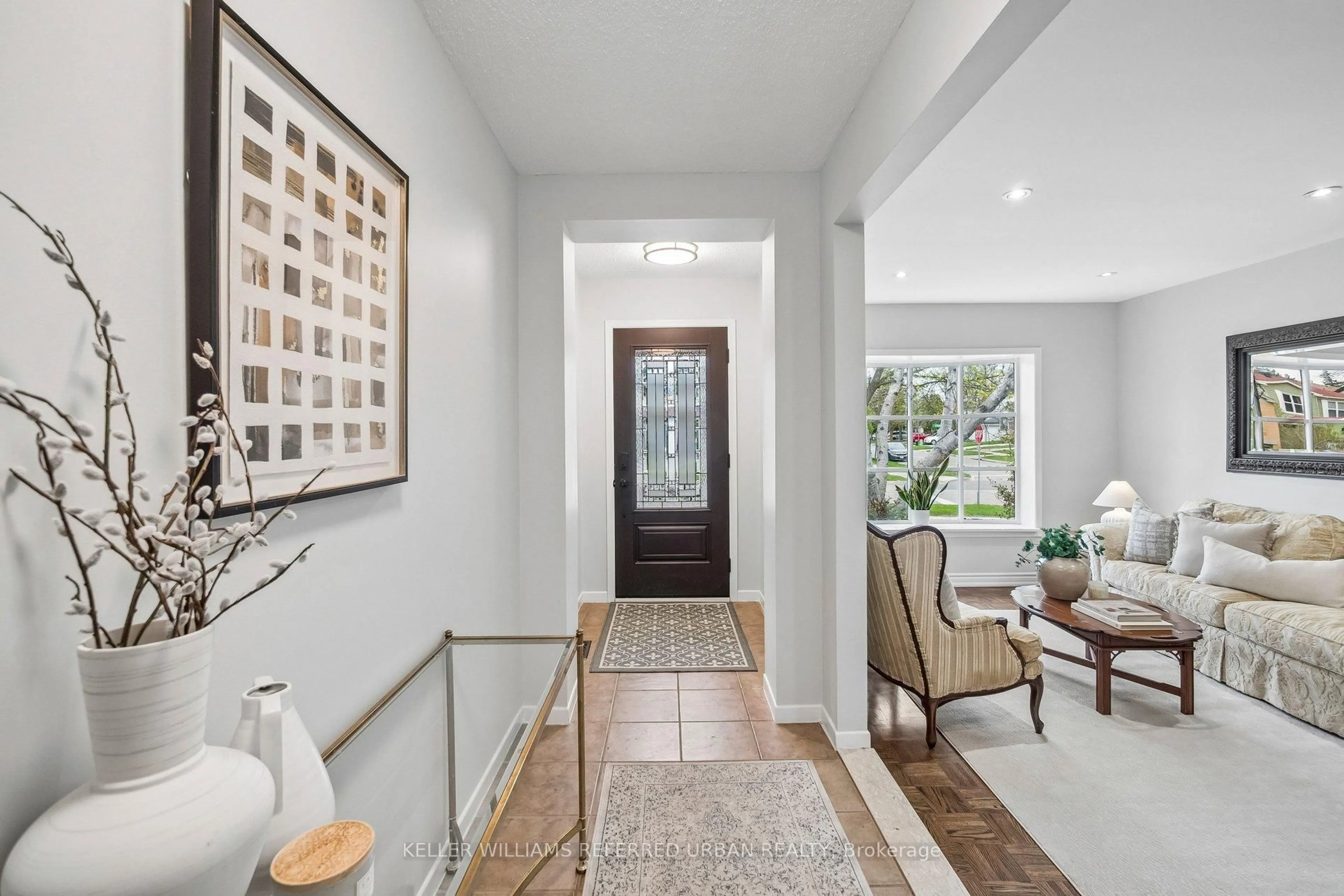 Indoor entryway for 78 Springhead Gdns, Richmond Hill Ontario L4C 5B9
