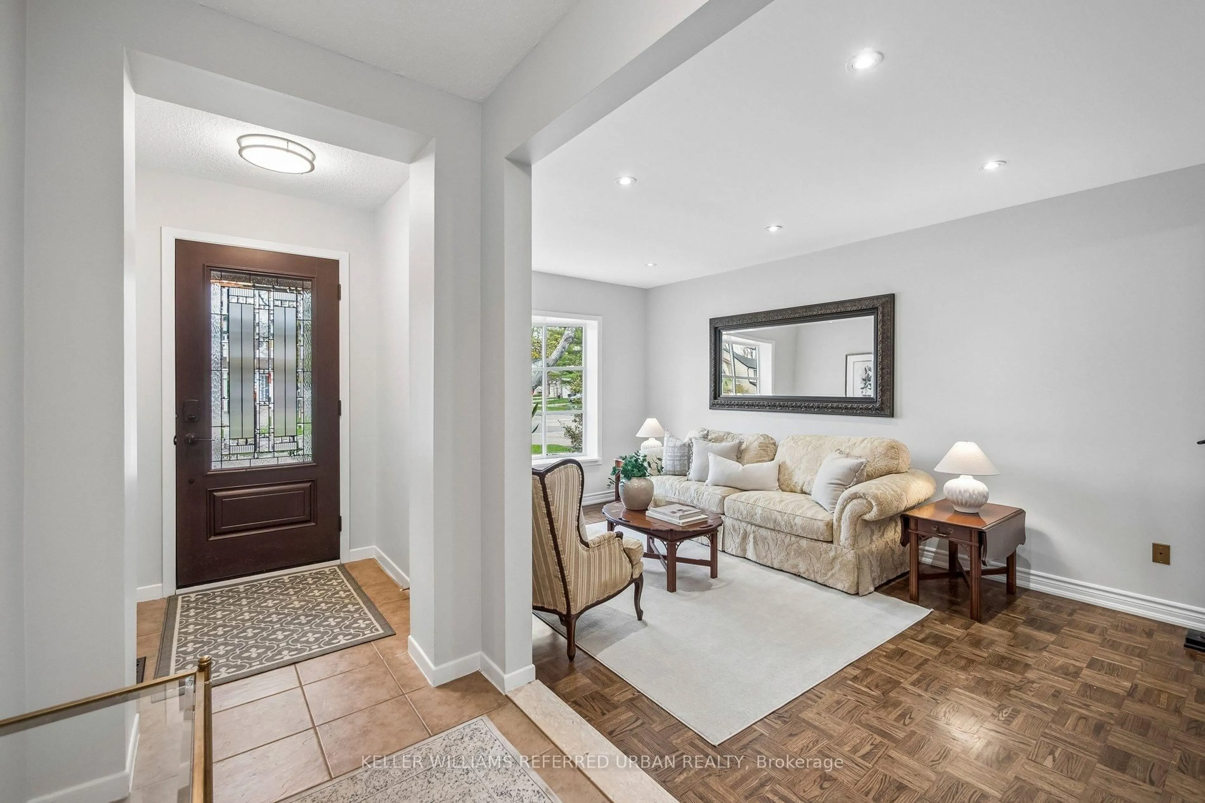 Indoor entryway for 78 Springhead Gdns, Richmond Hill Ontario L4C 5B9
