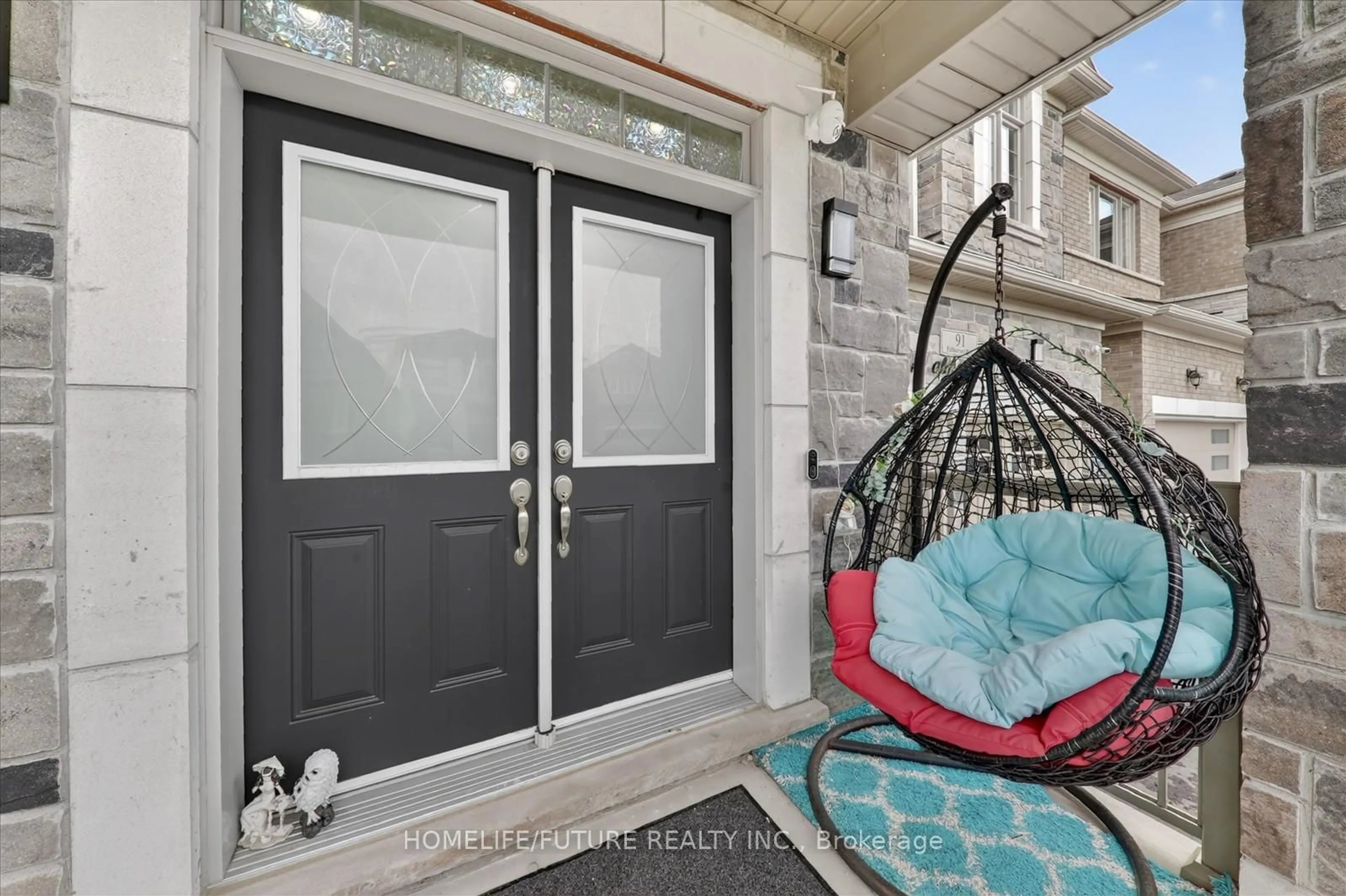 Indoor entryway for 91 Fallharvest Way, Whitchurch-Stouffville Ontario L4A 4W4