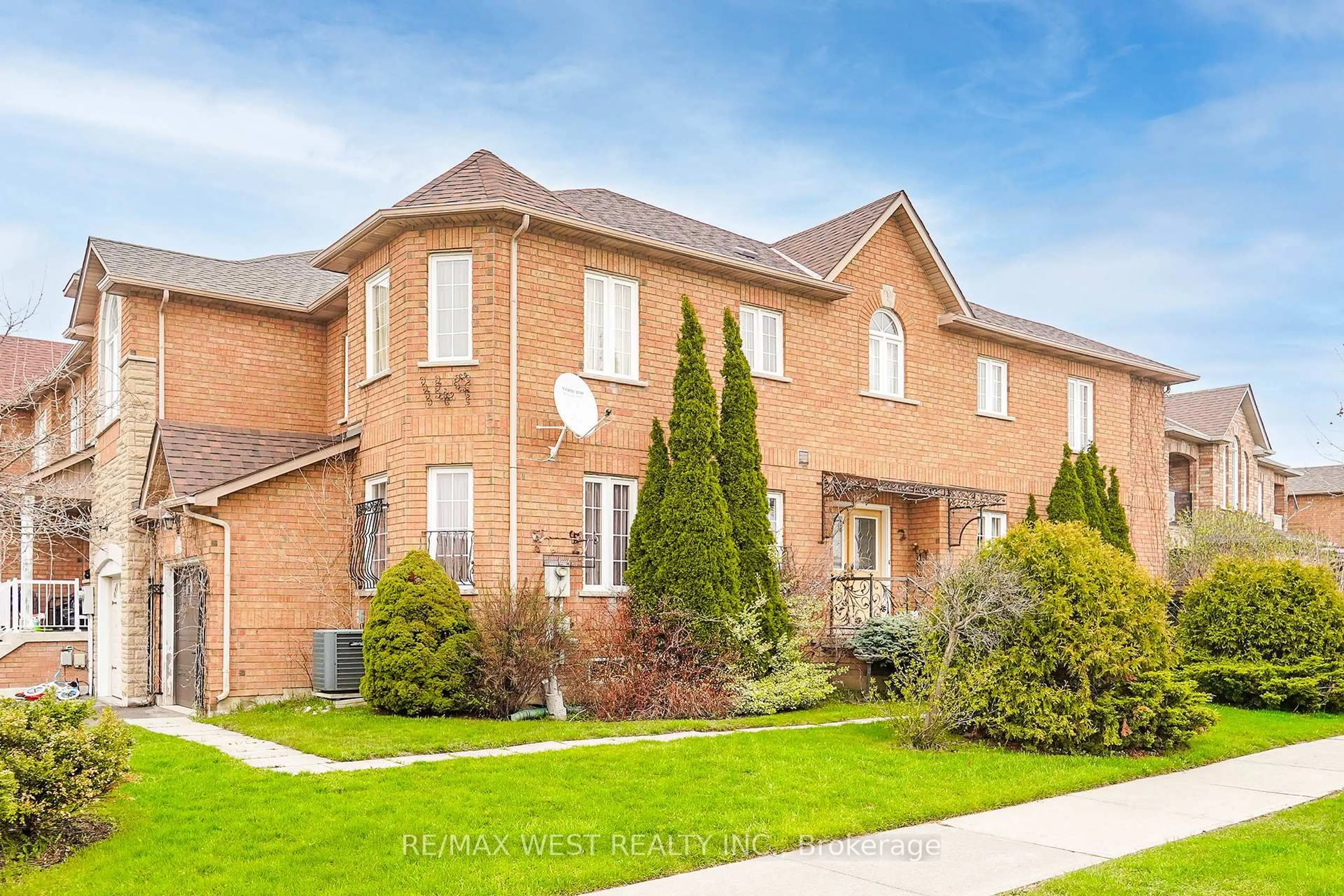 Home with brick exterior material, street for 149 Foxchase Ave, Vaughan Ontario L4L 9H3