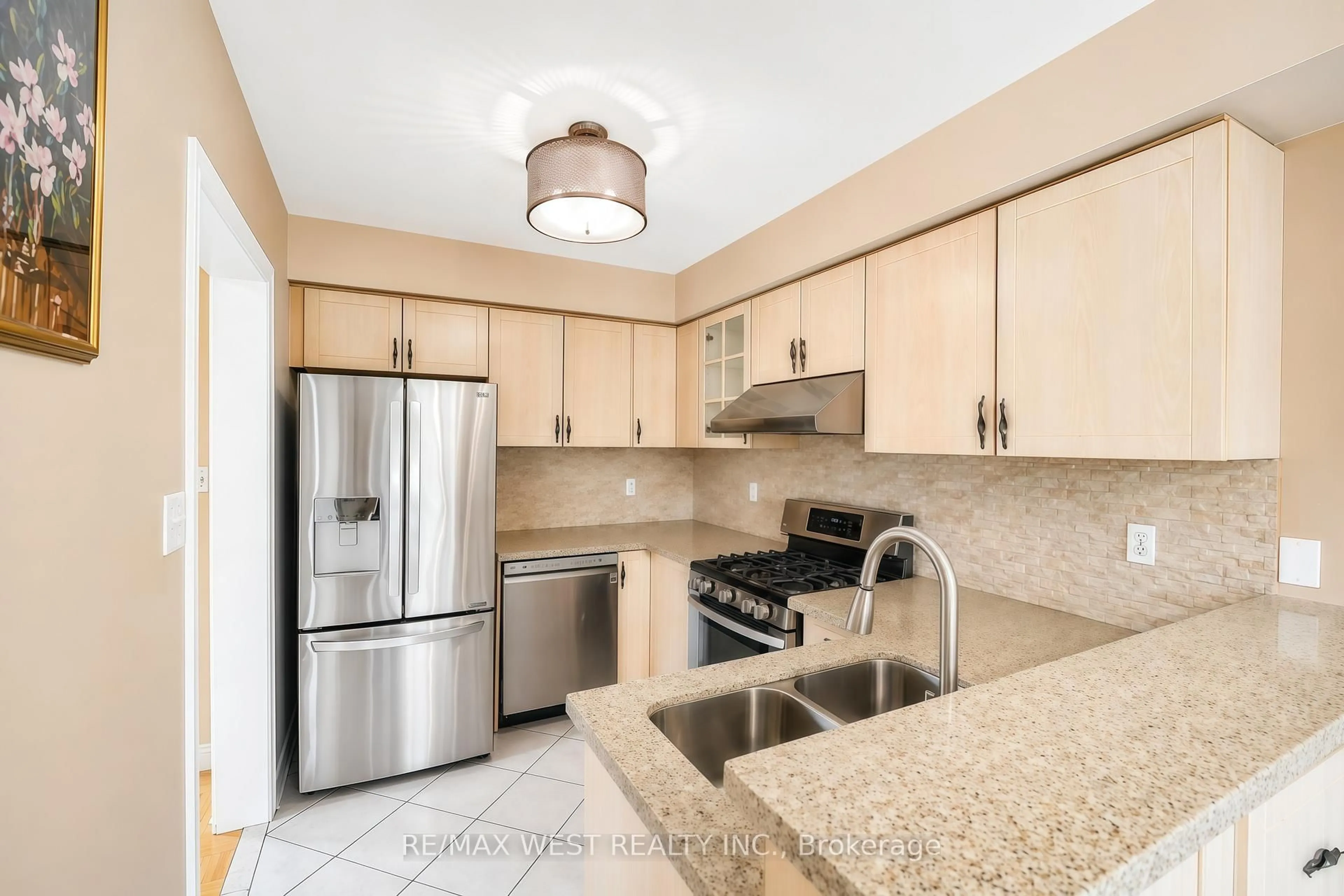 Standard kitchen, unknown for 149 Foxchase Ave, Vaughan Ontario L4L 9H3