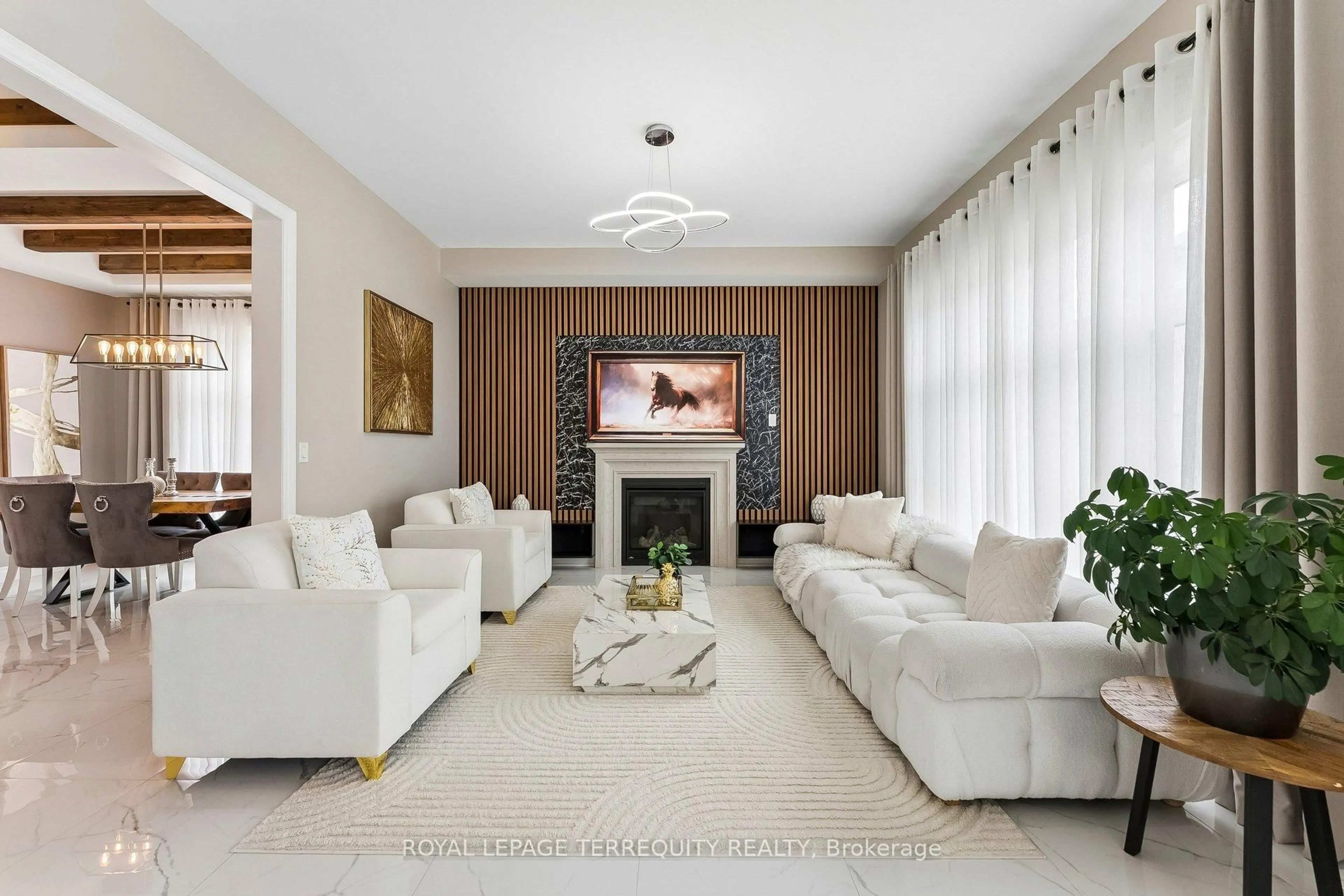 Living room with furniture, ceramic/tile floor for 7 Ballanview Crt, Whitchurch-Stouffville Ontario L4A 4W9