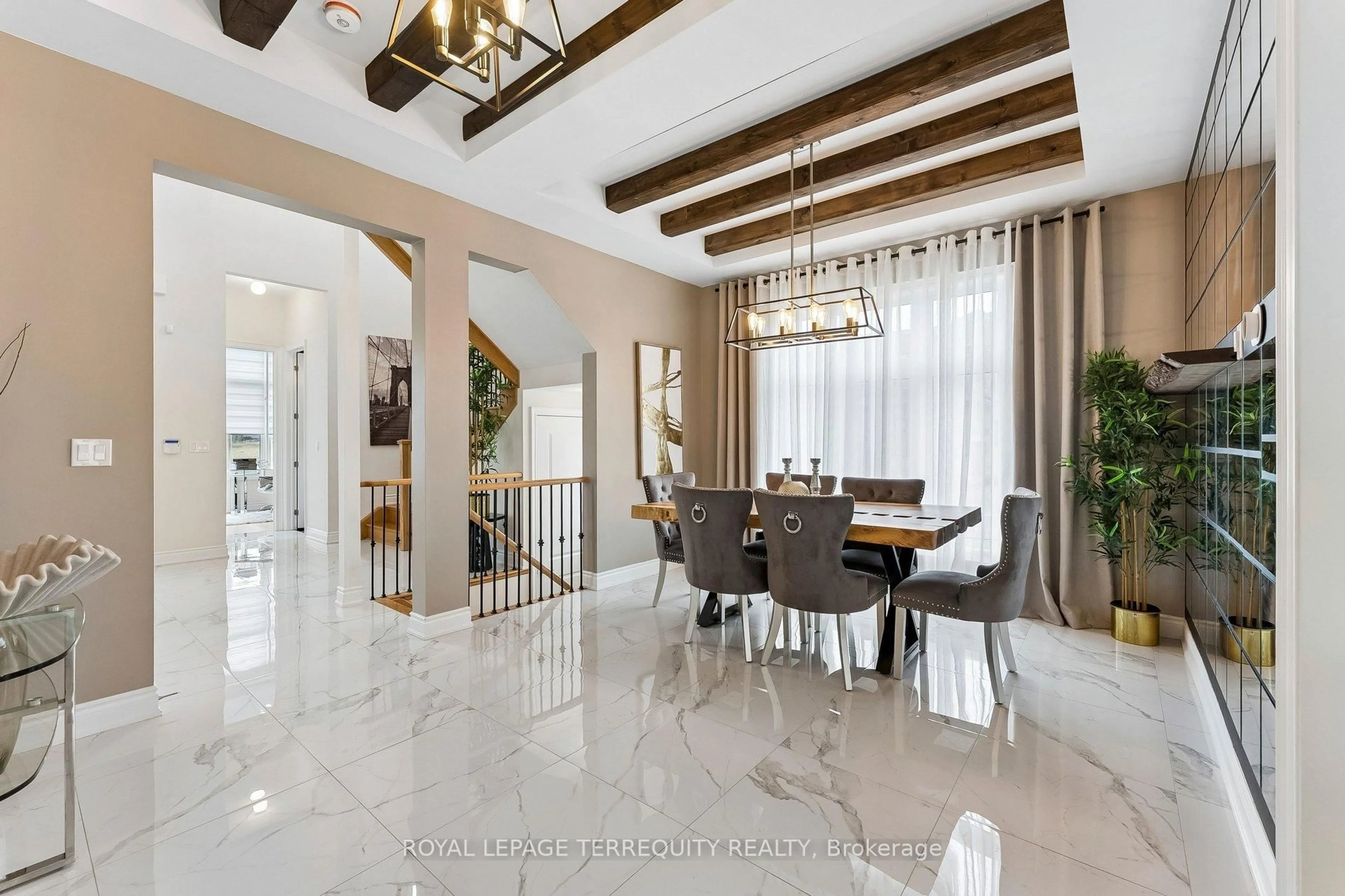 Dining room, ceramic/tile floor for 7 Ballanview Crt, Whitchurch-Stouffville Ontario L4A 4W9