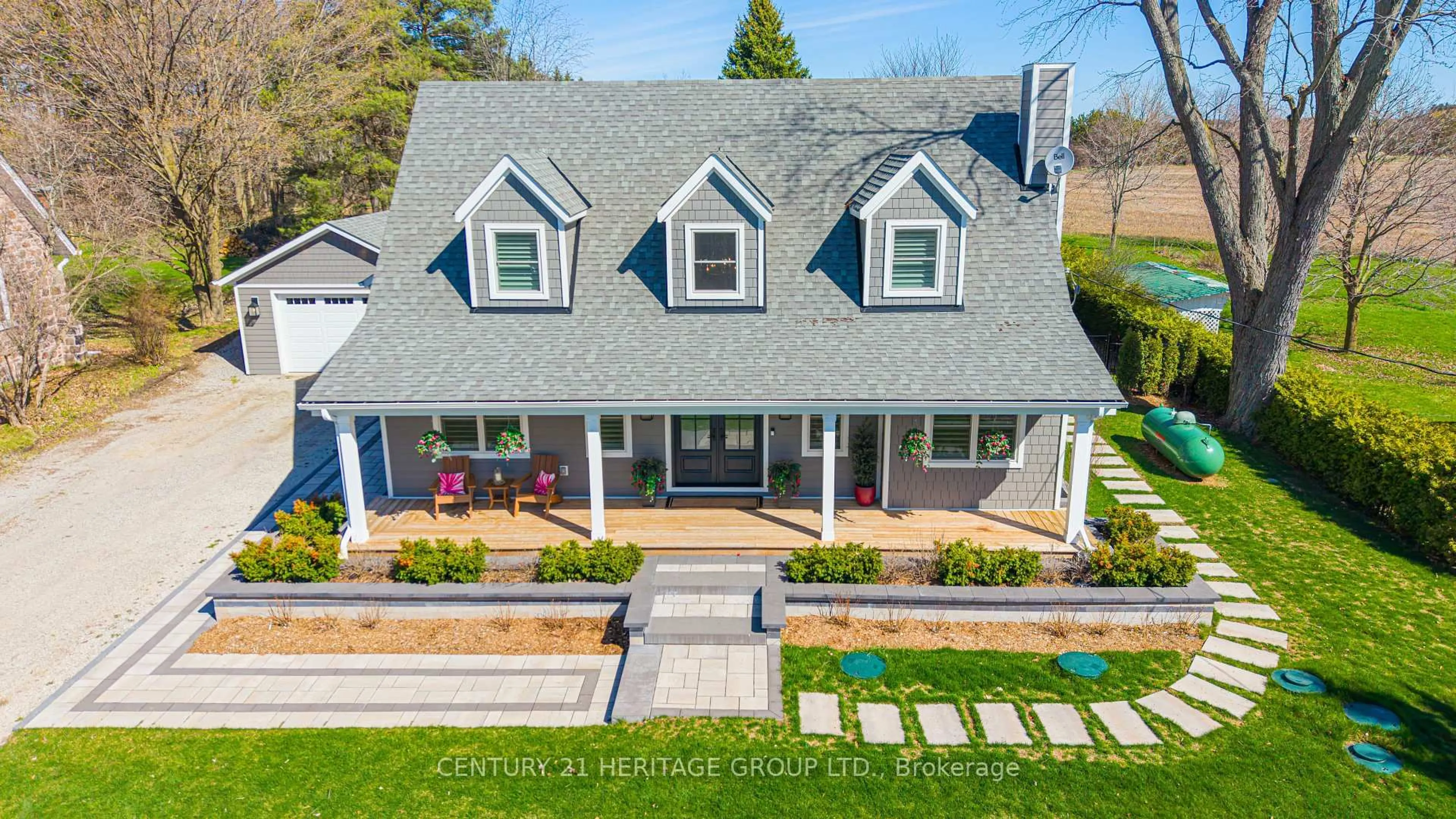 A pic from outside/outdoor area/front of a property/back of a property/a pic from drone, street for 280 Kettleby Rd, King Ontario L7B 0C9