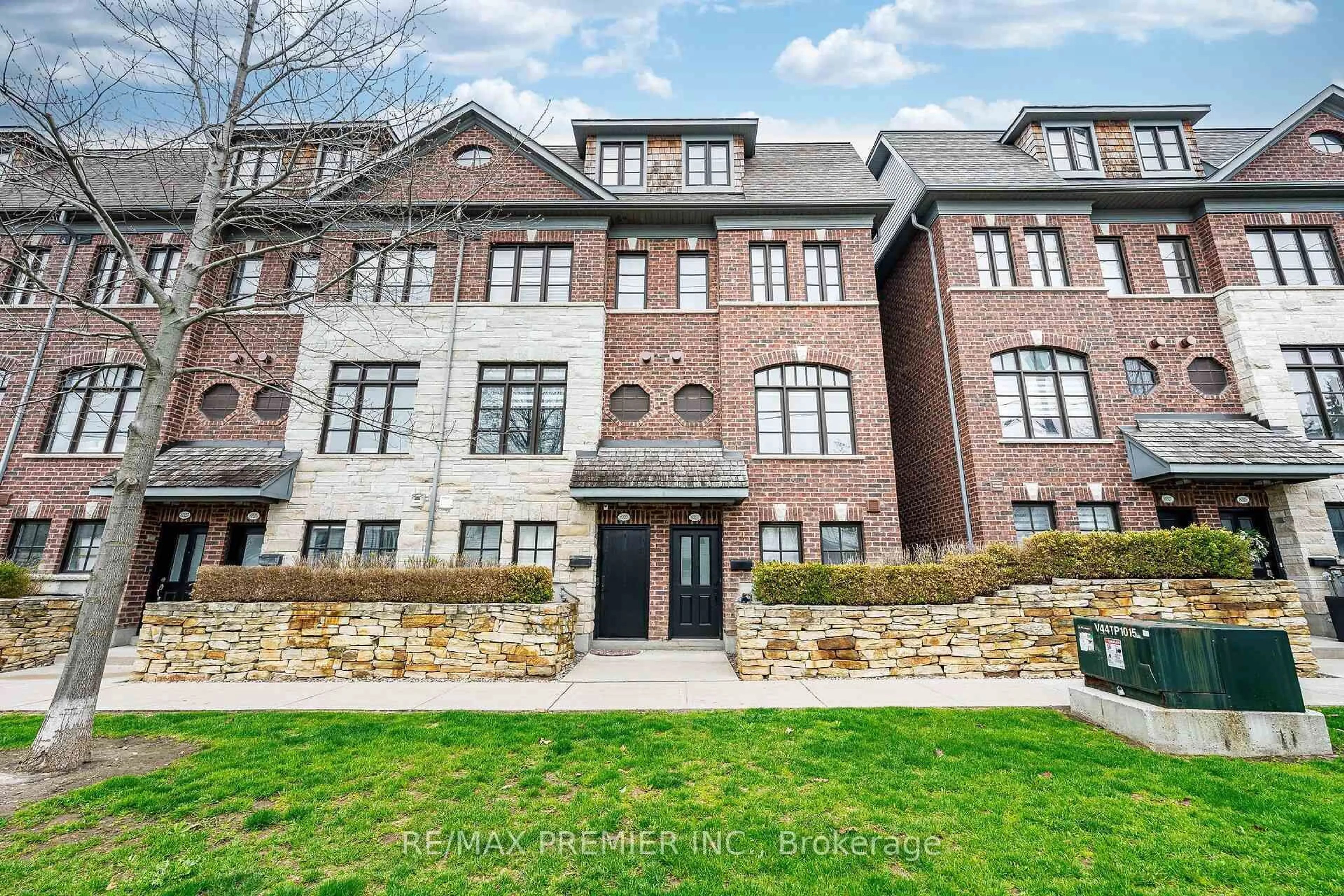 Home with brick exterior material, street for 8321 Kipling Ave #16, Vaughan Ontario L4L 2A7