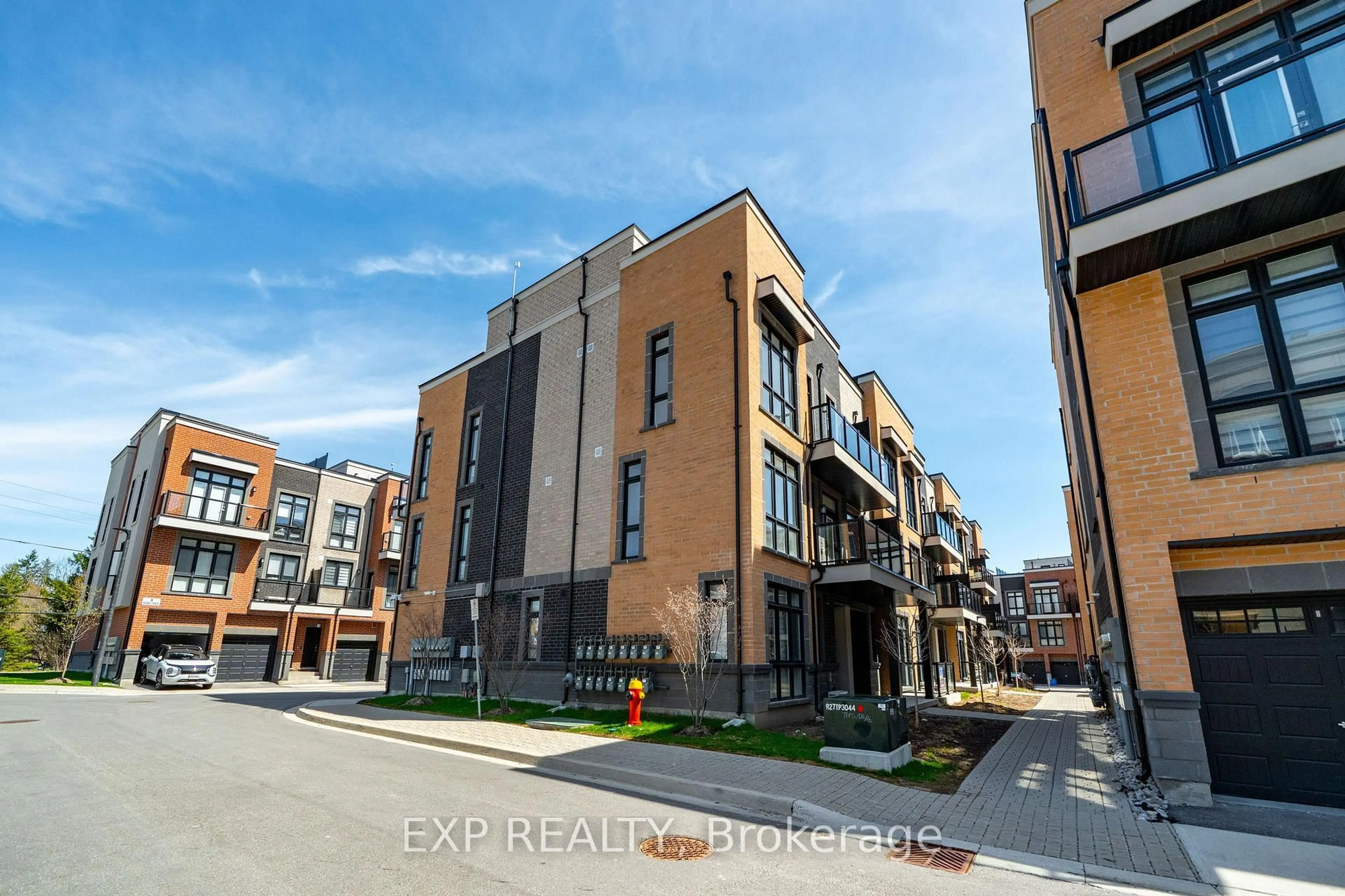 A pic from outside/outdoor area/front of a property/back of a property/a pic from drone, street for 6 Sayers Lane #10, Richmond Hill Ontario L4E 1J4