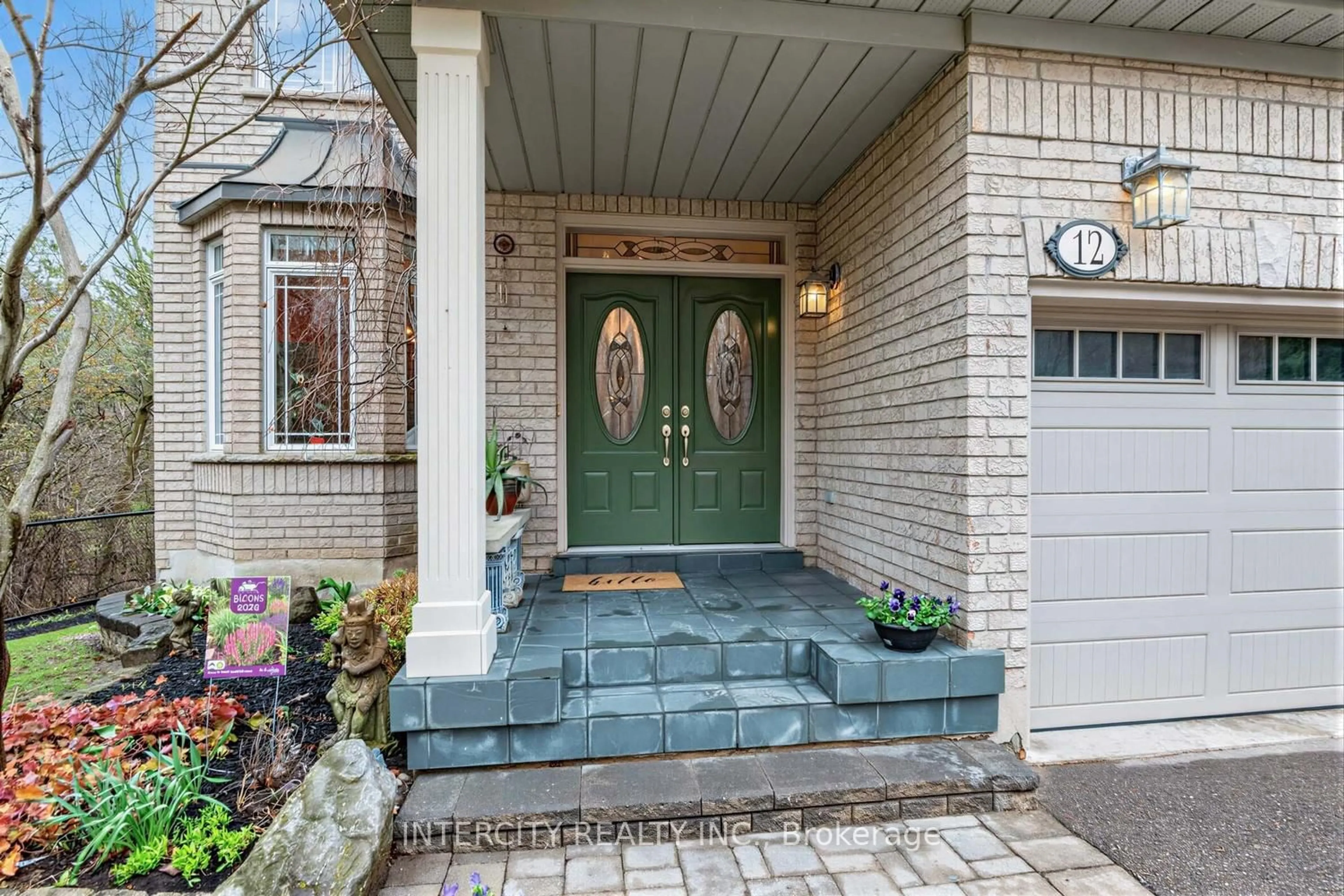 Indoor entryway for 12 Sandbanks Dr, Richmond Hill Ontario L4E 3J5