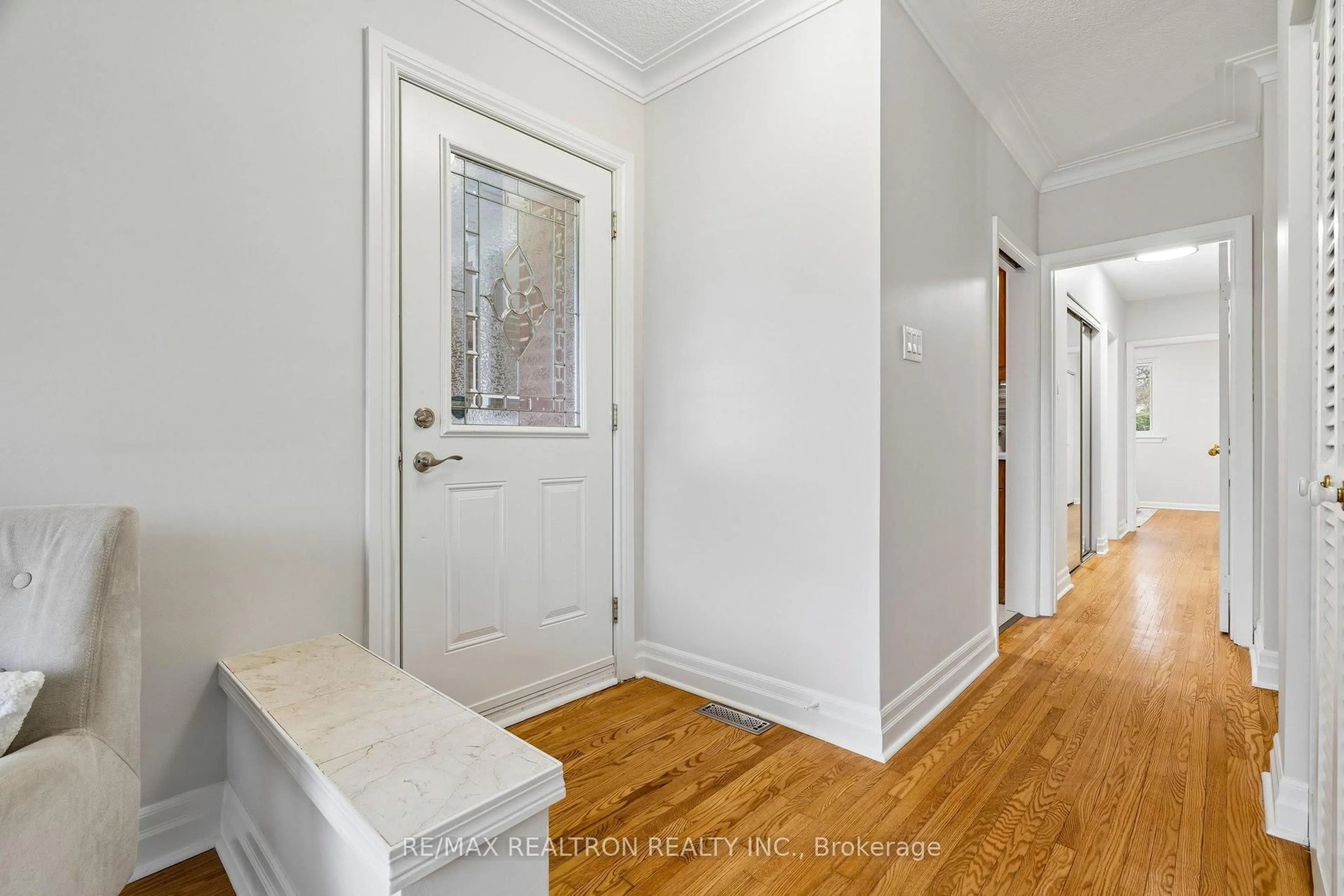Indoor entryway for 112 Trayborn Dr, Richmond Hill Ontario L4C 4K7