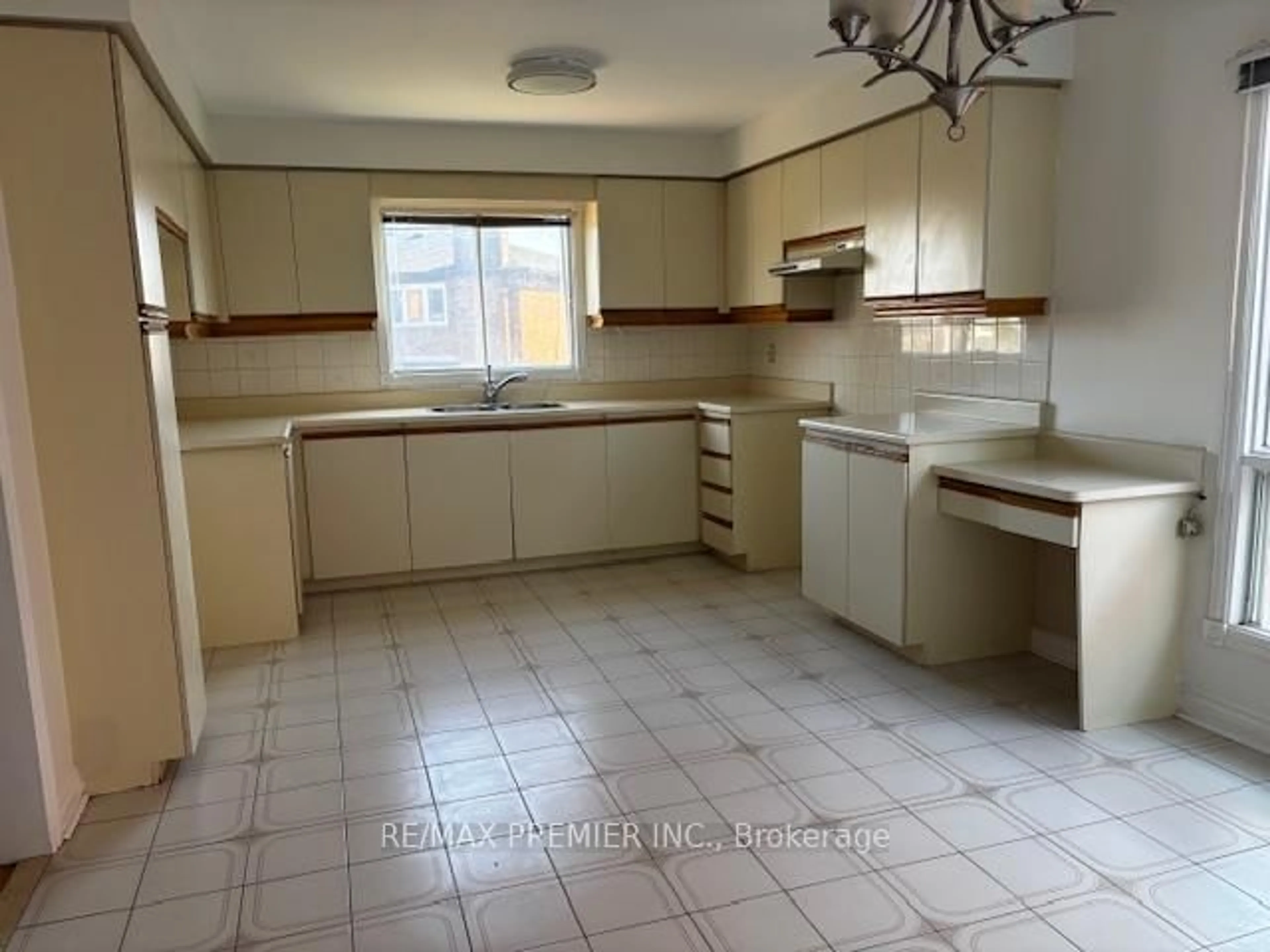Standard kitchen, unknown for 23 Jackman Cres, Vaughan Ontario L4L 6P3
