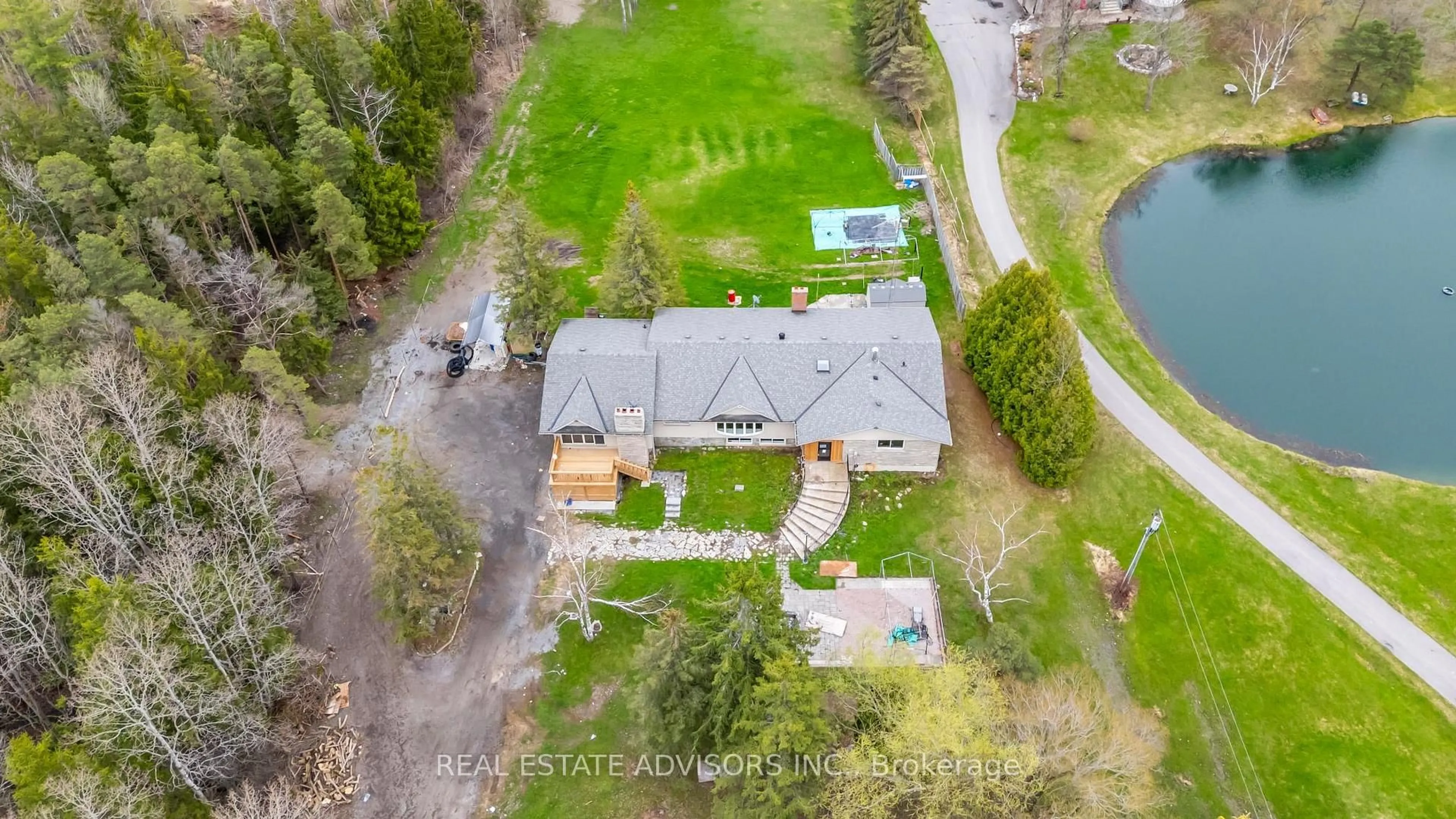 A pic from outside/outdoor area/front of a property/back of a property/a pic from drone, street for 4367 Bethesda Sdrd, Whitchurch-Stouffville Ontario L4A 7X5