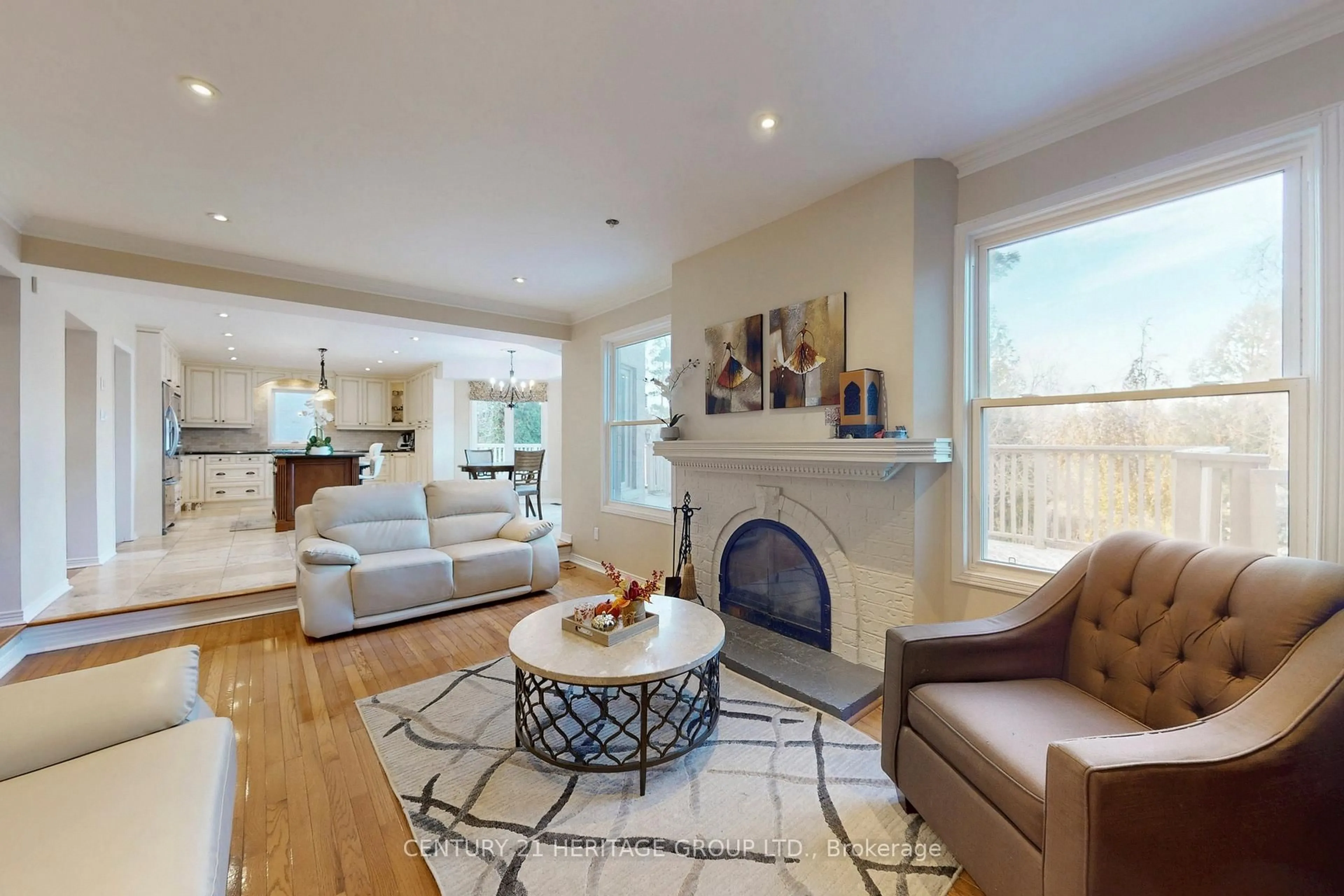 Living room with furniture, unknown for 136 Cranberry Lane, Aurora Ontario L4G 5Z3