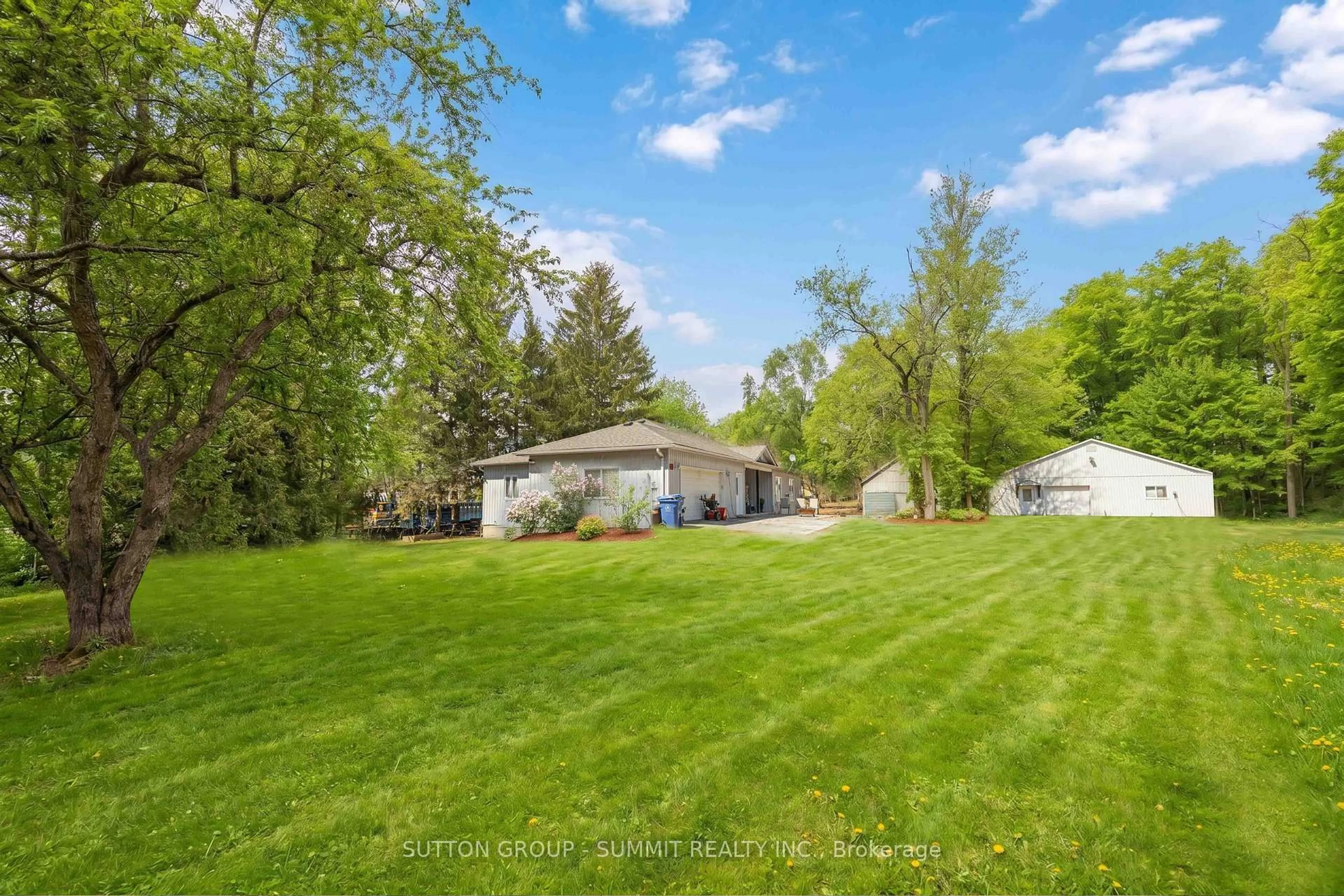 A pic from outside/outdoor area/front of a property/back of a property/a pic from drone, unknown for 4932 Aurora Rd, Whitchurch-Stouffville Ontario L4A 7X4