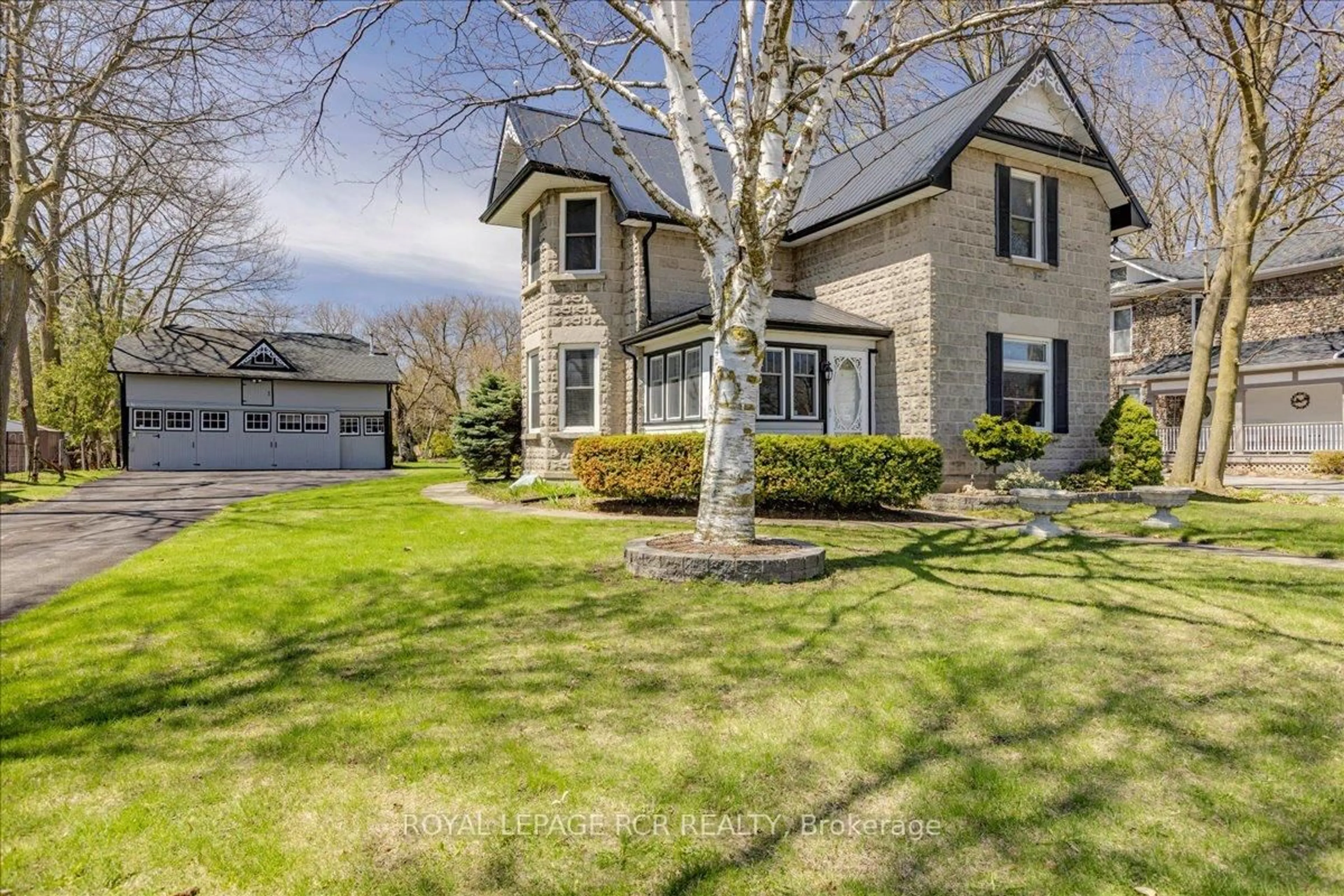 Home with brick exterior material, street for 20314 Leslie St, East Gwillimbury Ontario L0G 1R0
