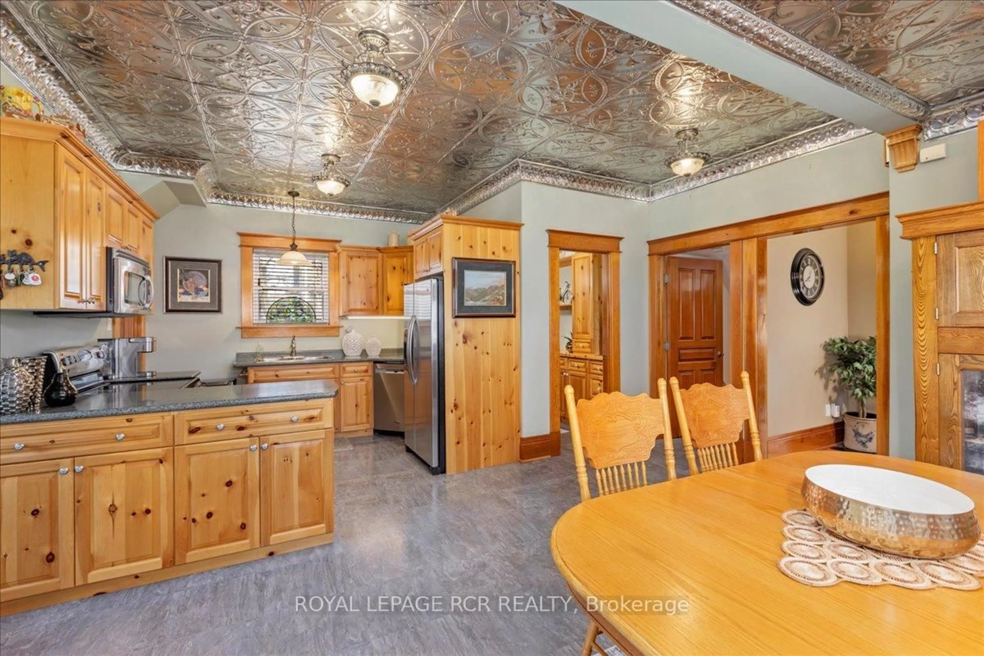 Unknown for 20314 Leslie St, East Gwillimbury Ontario L0G 1R0