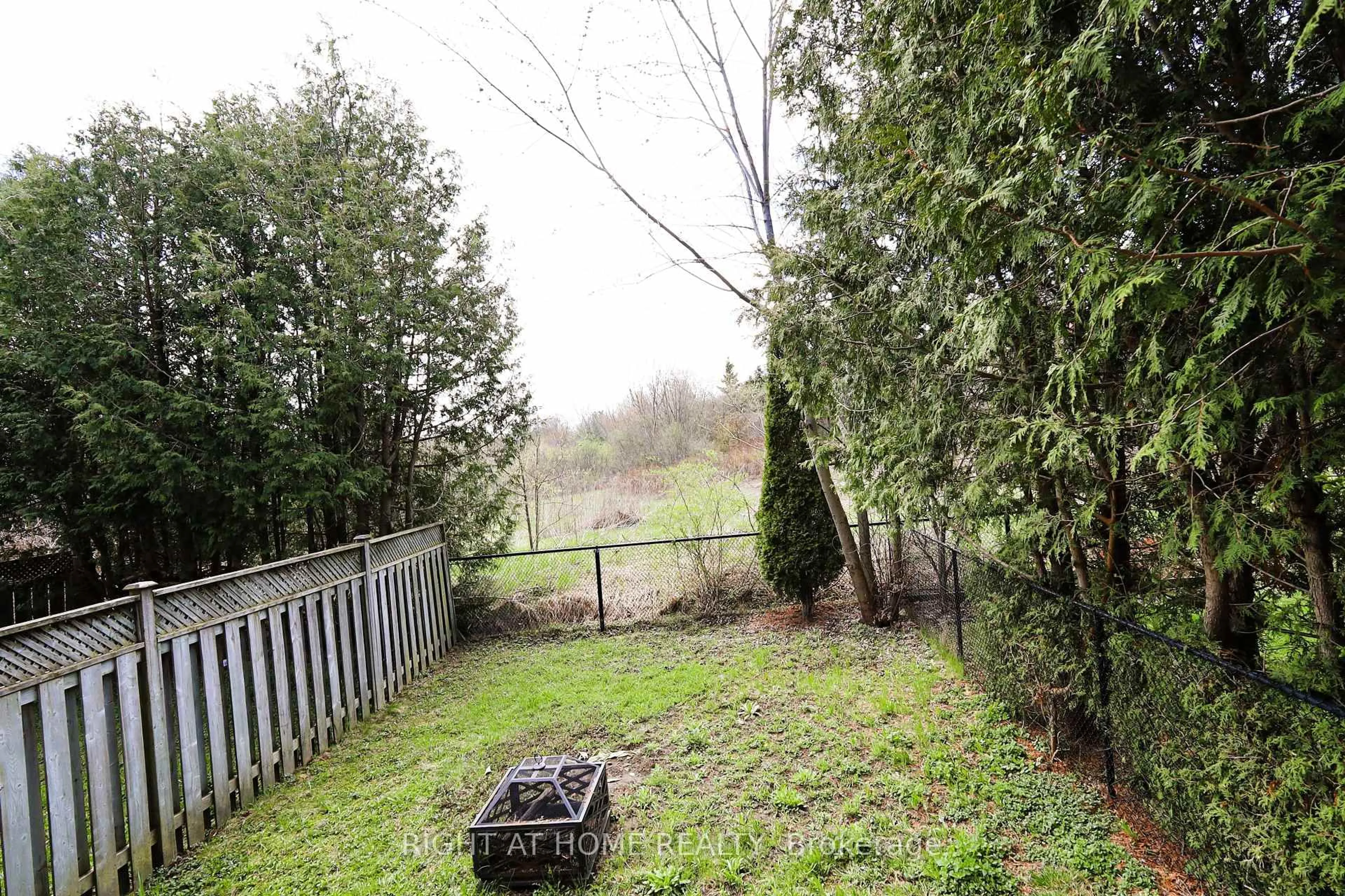 A pic from outside/outdoor area/front of a property/back of a property/a pic from drone, forest/trees view for 82 Colesbrook Rd, Richmond Hill Ontario L4S 2G5