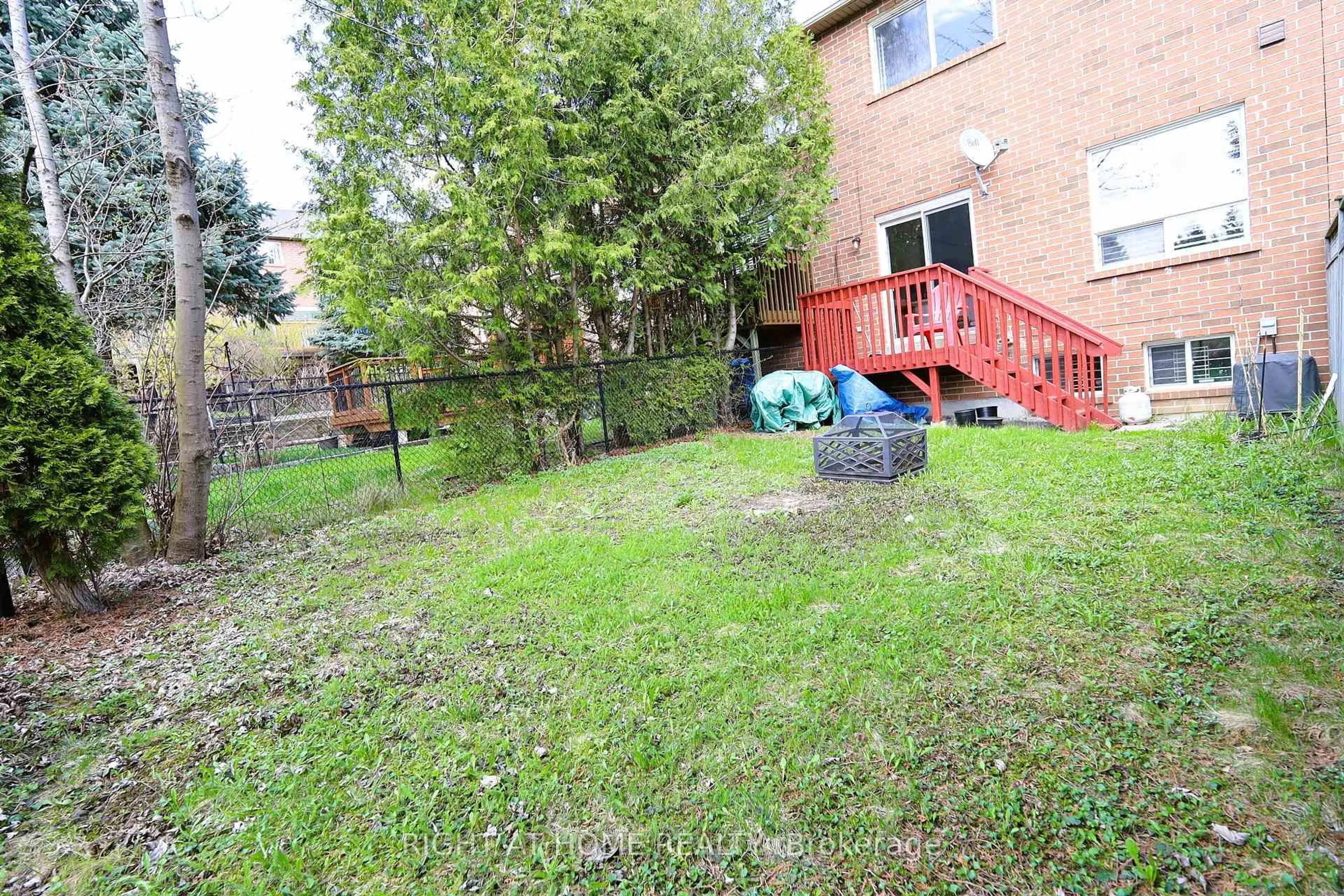 Patio, unknown for 82 Colesbrook Rd, Richmond Hill Ontario L4S 2G5