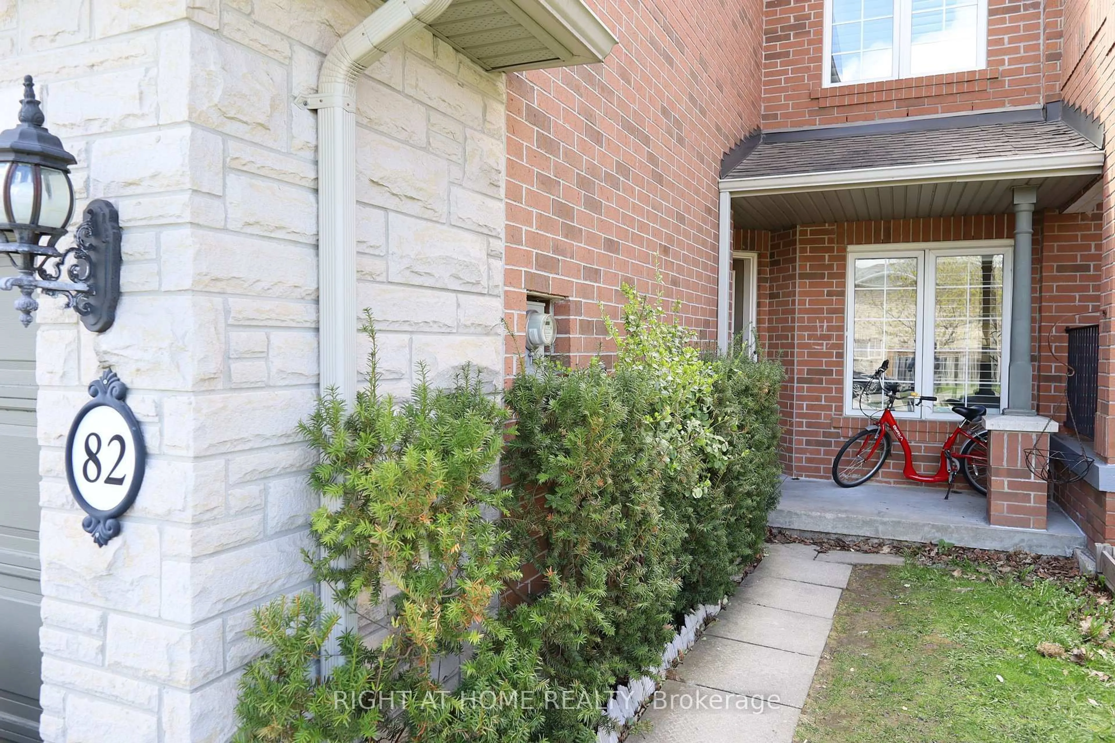 Home with brick exterior material, street for 82 Colesbrook Rd, Richmond Hill Ontario L4S 2G5