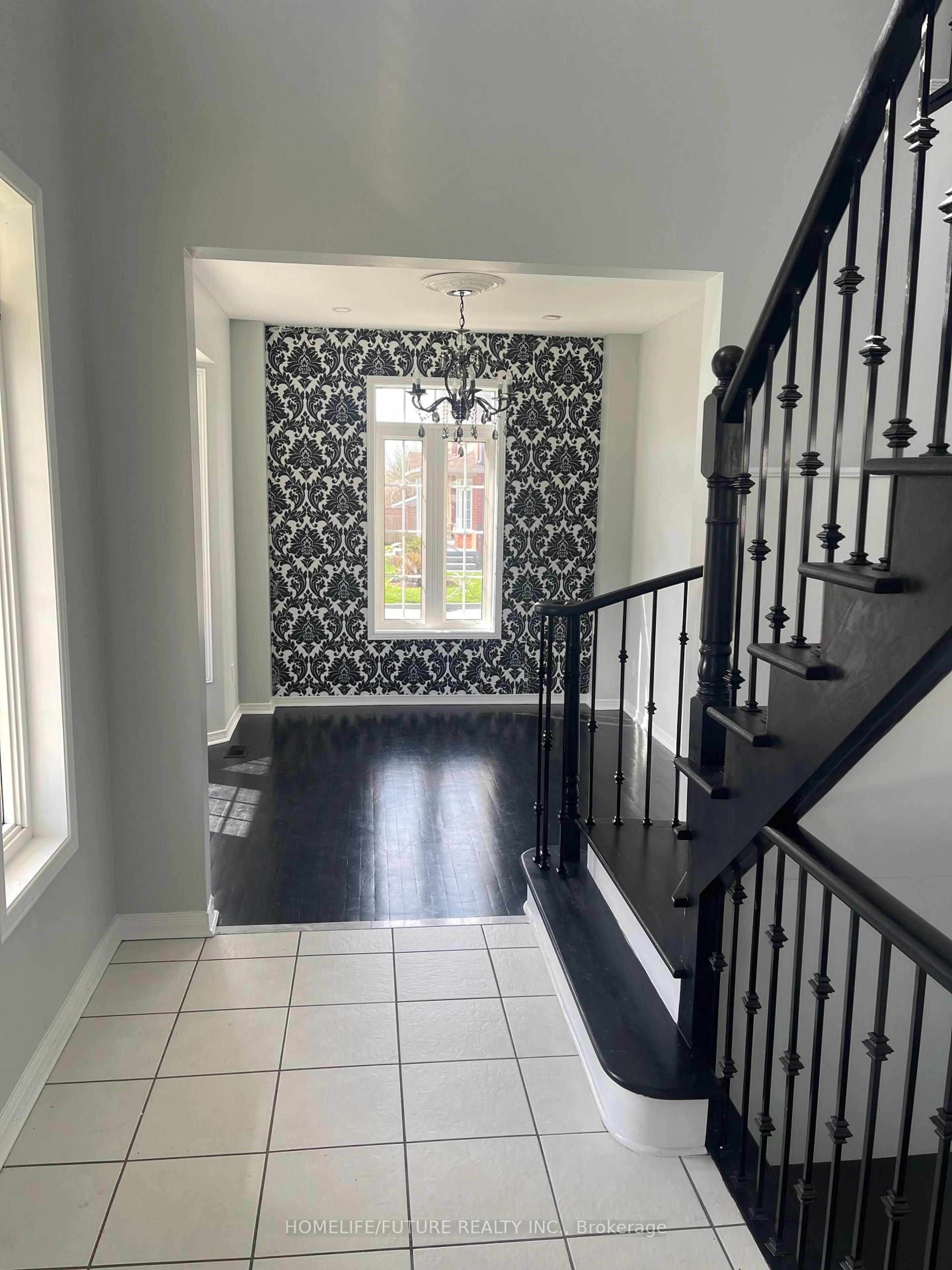 Indoor entryway for 66 Alfred Paterson Dr, Markham Ontario L6E 1J5