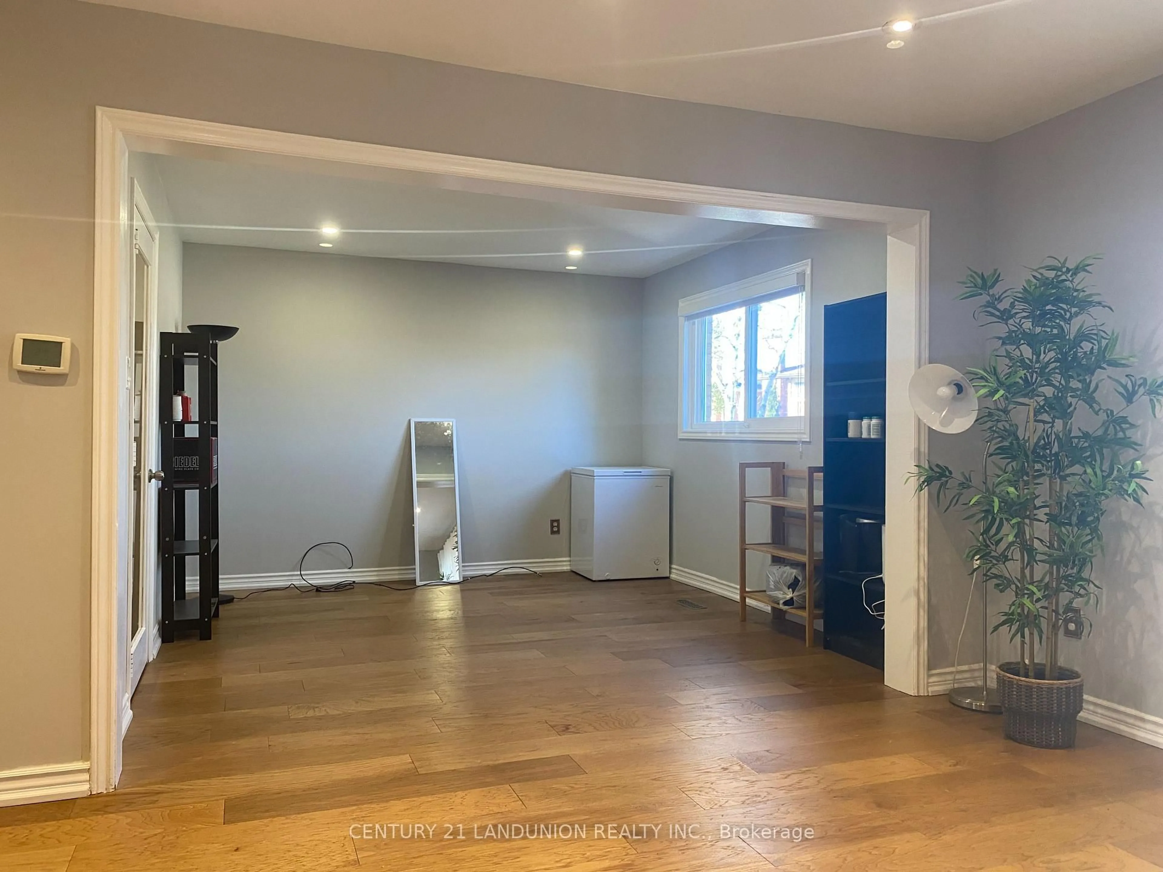 A pic of a room for 329 Atha Ave, Richmond Hill Ontario L4C 6A8
