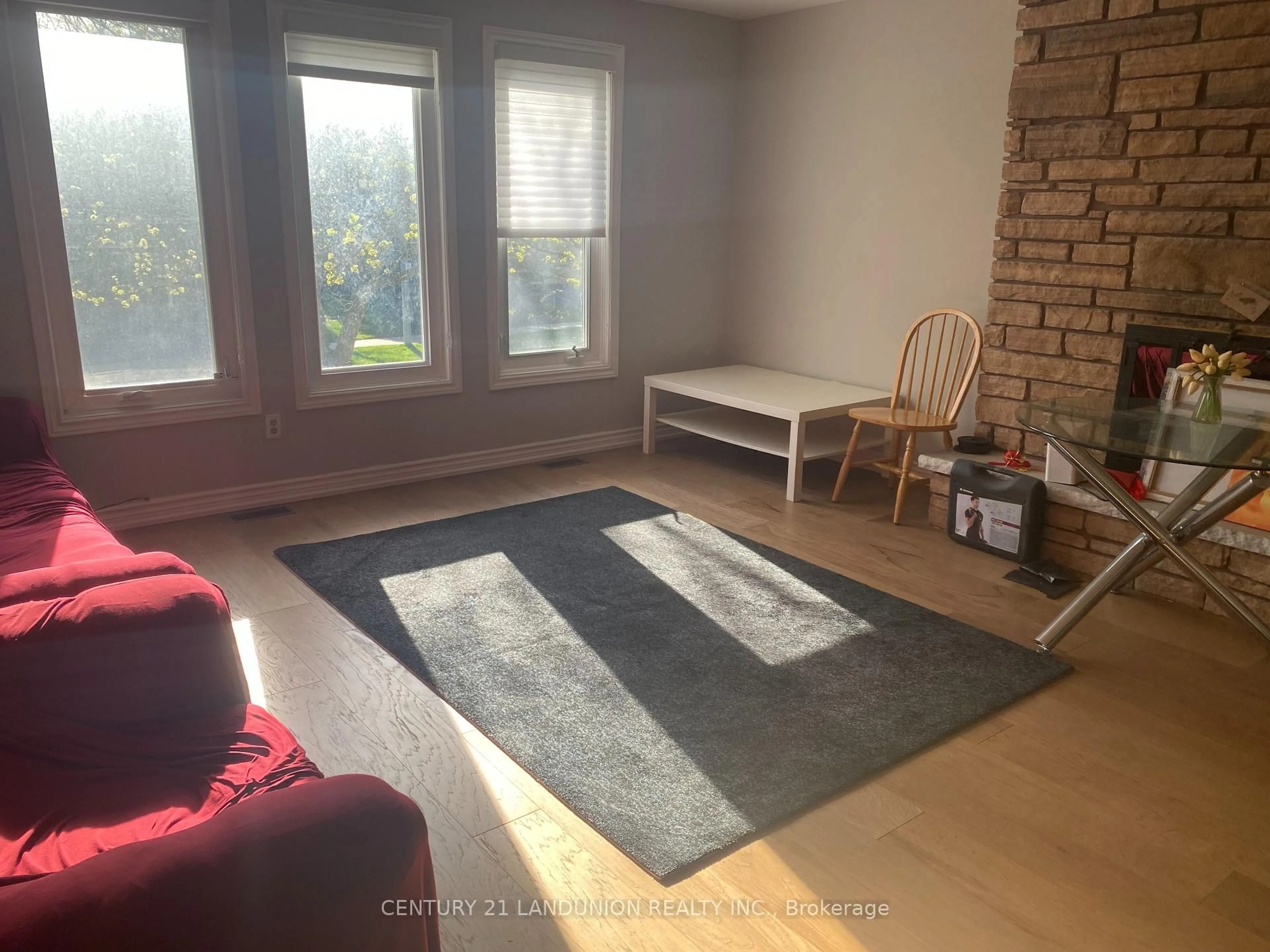 Living room with furniture, unknown for 329 Atha Ave, Richmond Hill Ontario L4C 6A8
