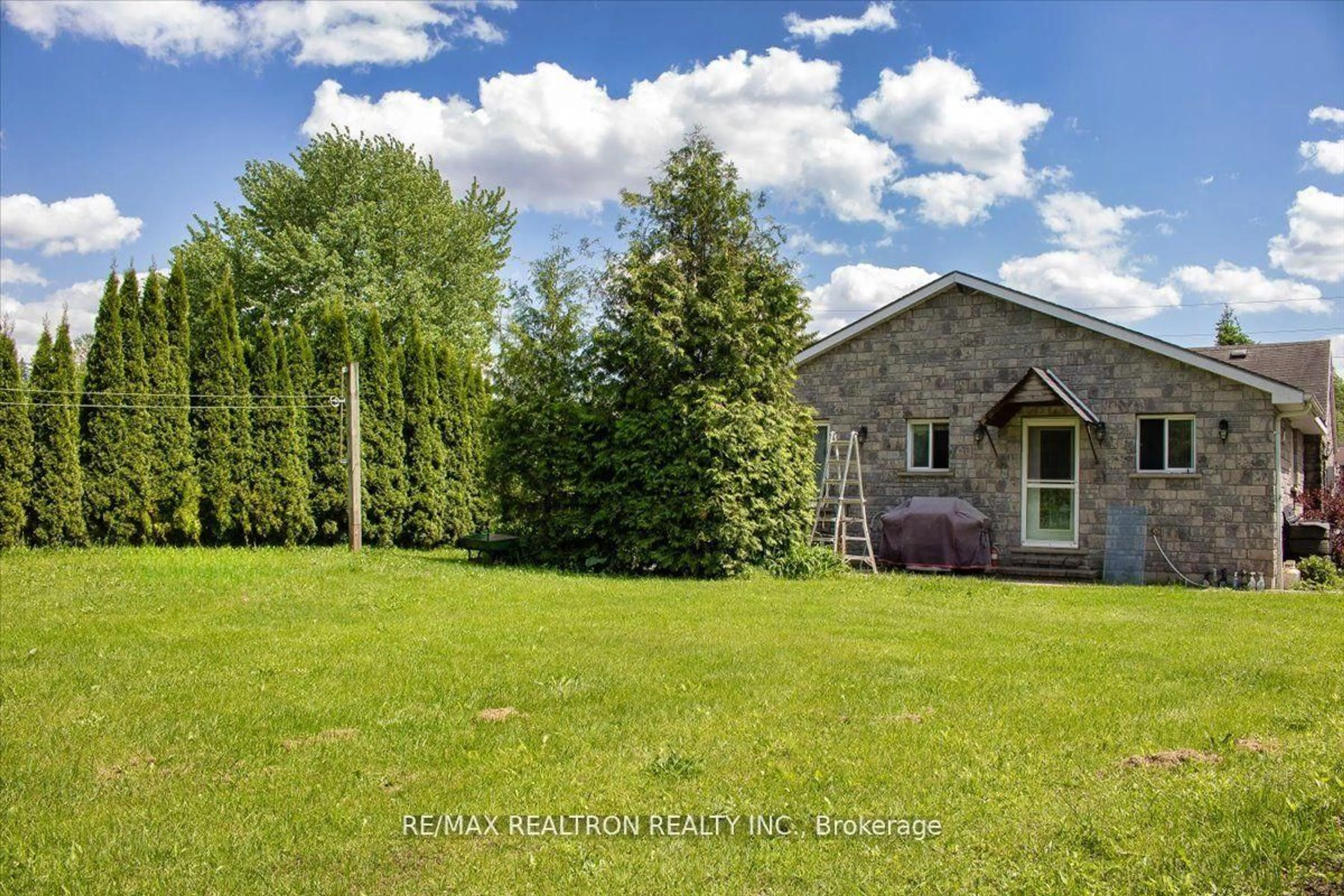 A pic from outside/outdoor area/front of a property/back of a property/a pic from drone, building for 56 Brentwood Rd, Essa Ontario L0M 1B2
