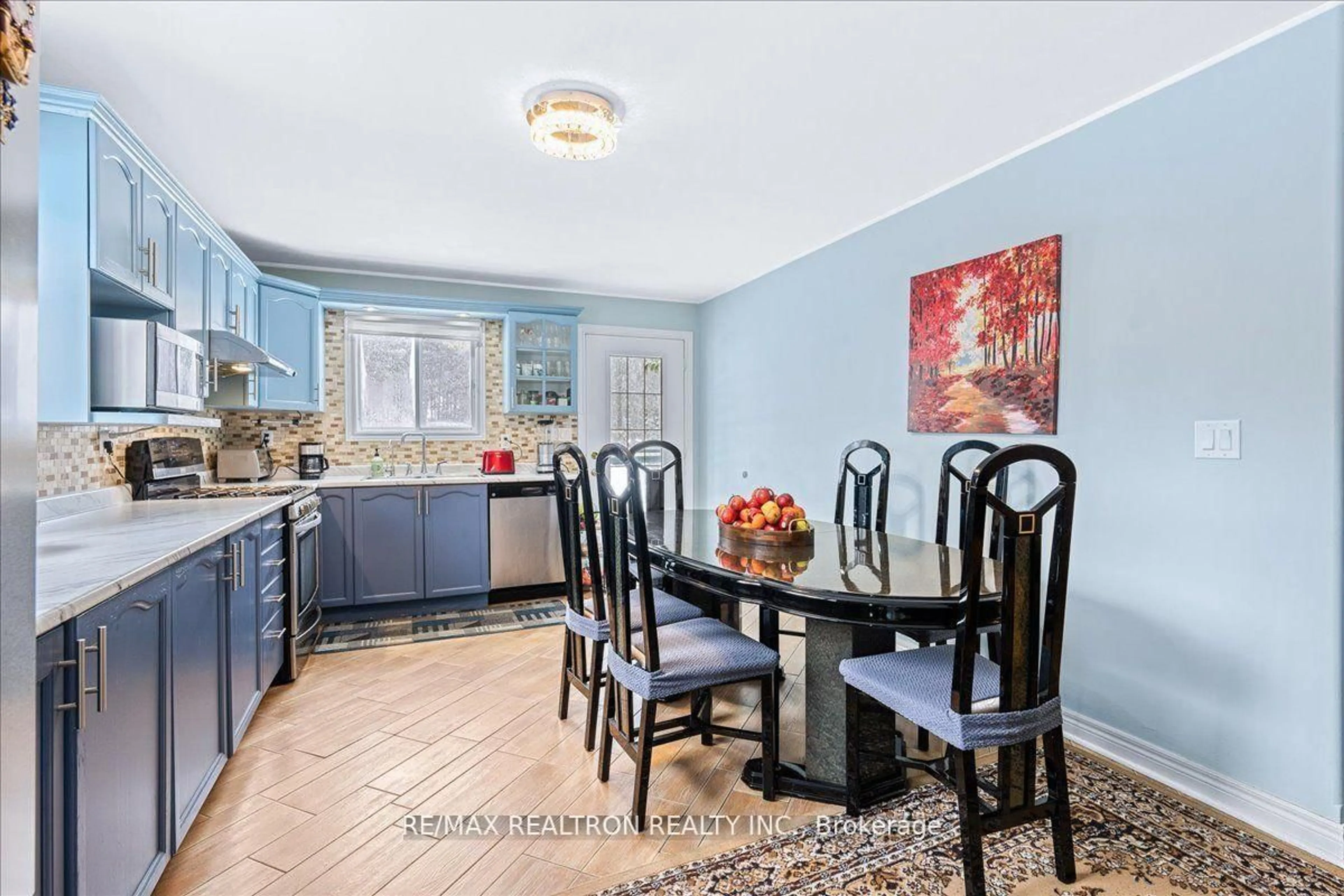 Dining room, ceramic/tile floor for 56 Brentwood Rd, Essa Ontario L0M 1B2