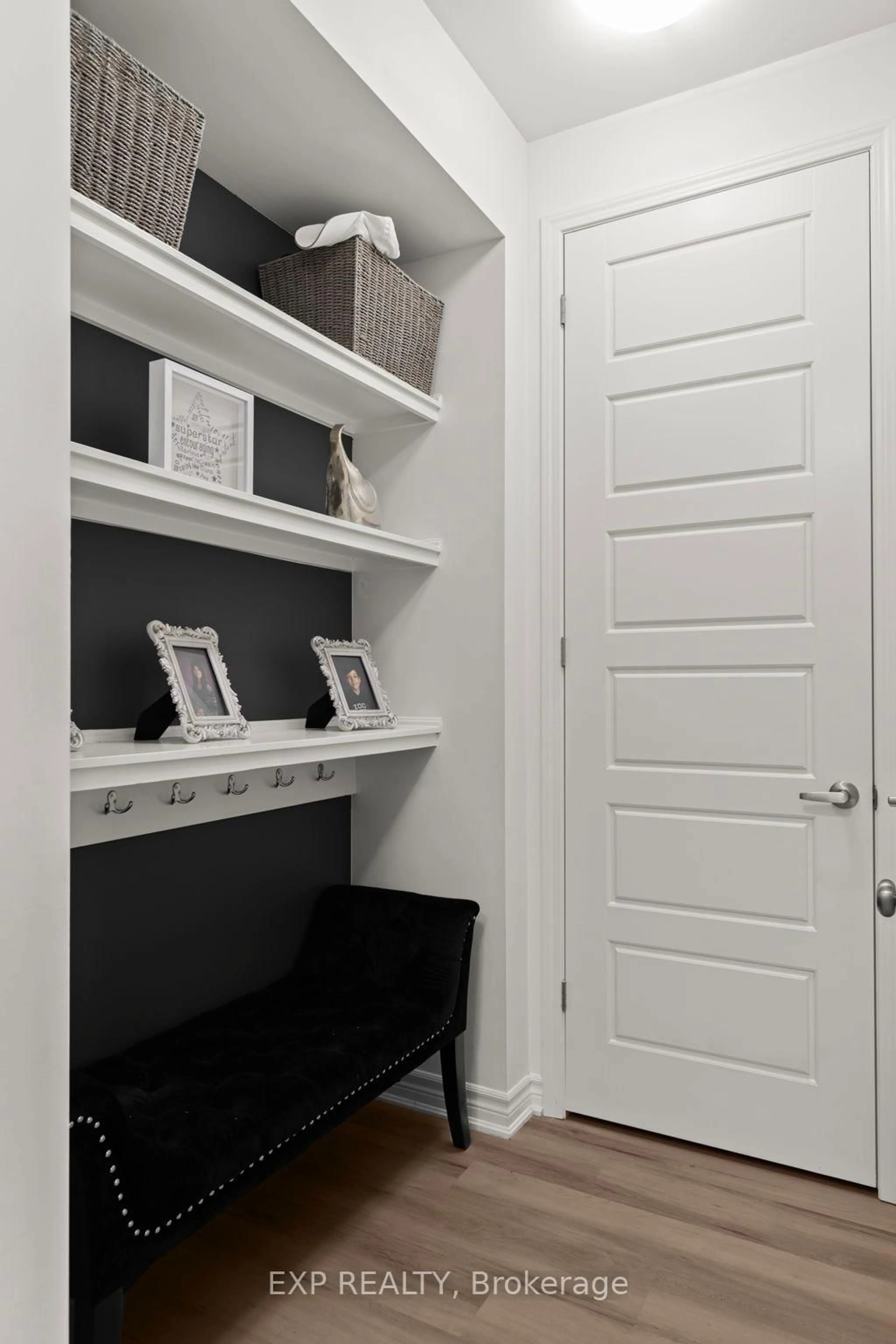 Indoor entryway for 708 Sargeant Pl, Innisfil Ontario L9S 0S9