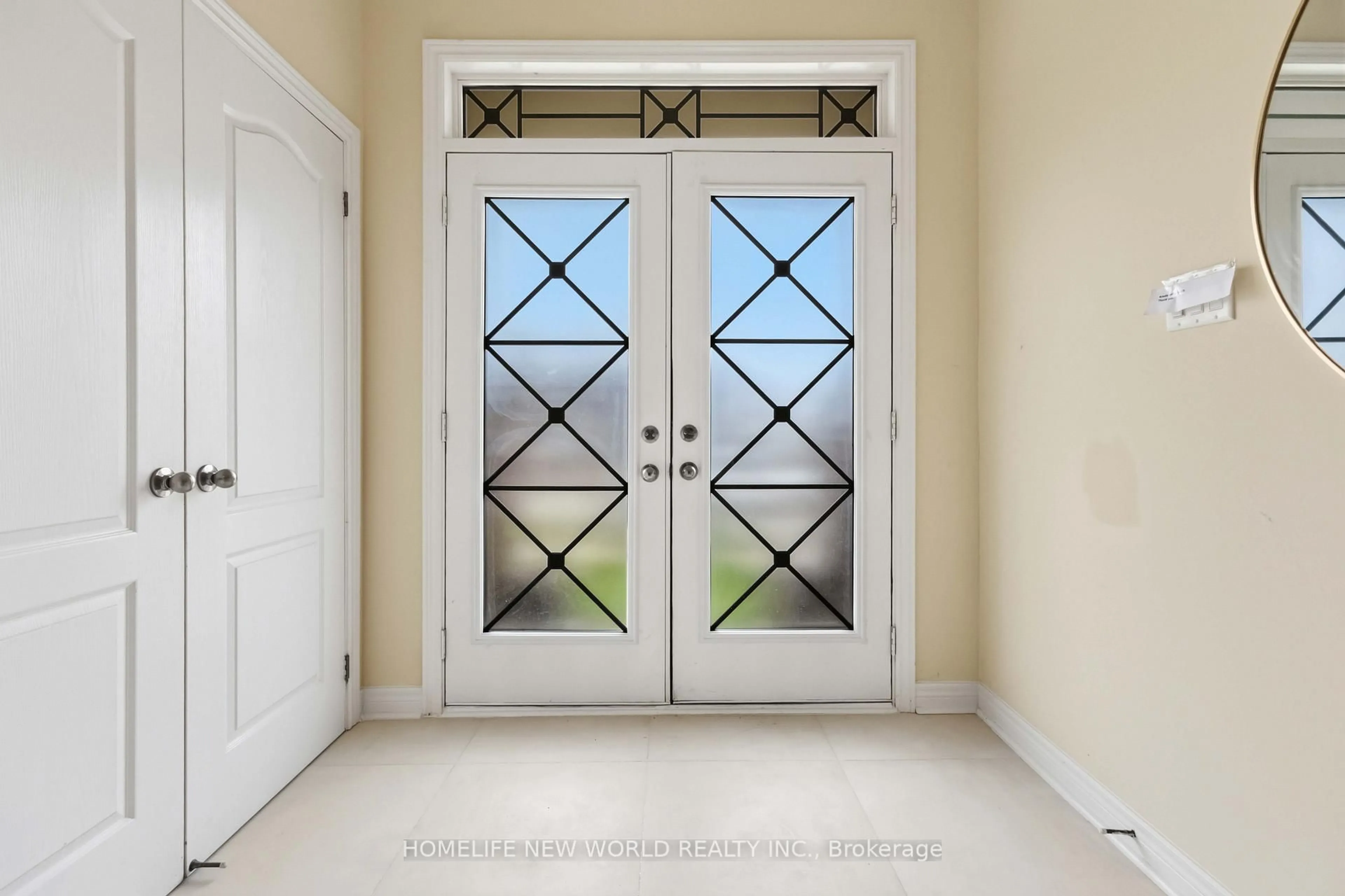 Indoor entryway for 44 Dame Gruev Dr, Markham Ontario L6E 0M4