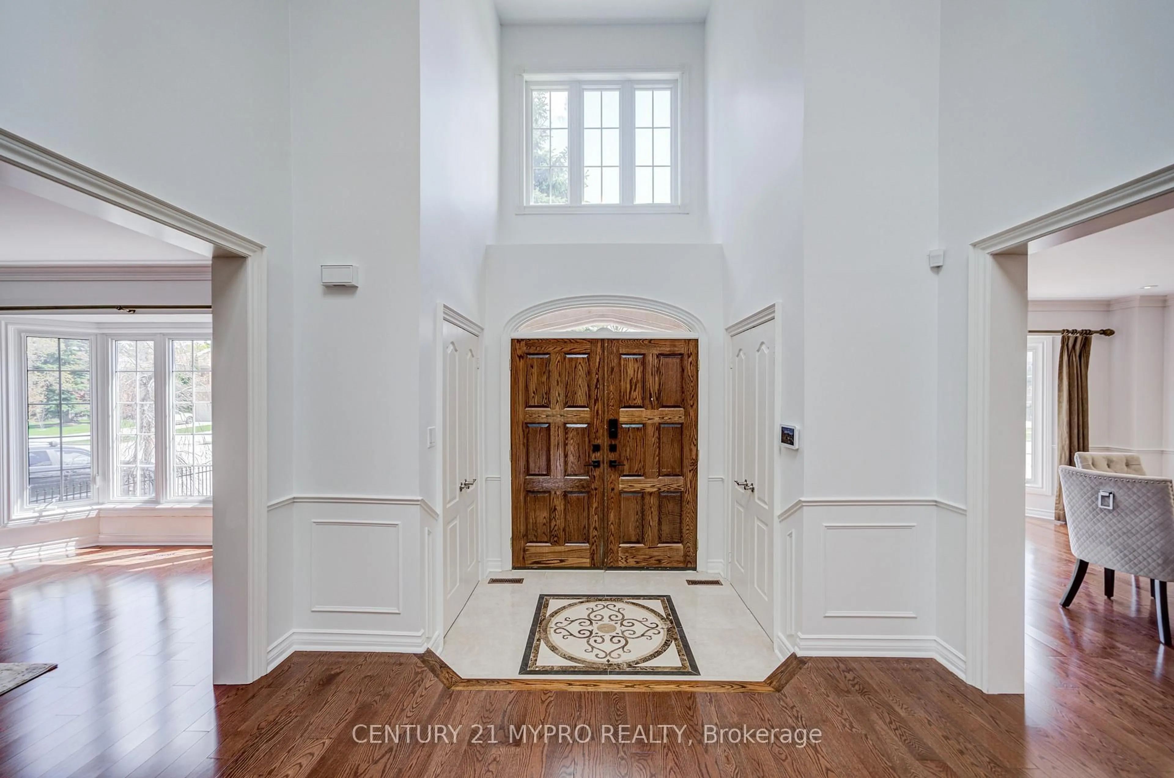 Indoor entryway for 22 Ardwold Gate, Richmond Hill Ontario L4B 2K2