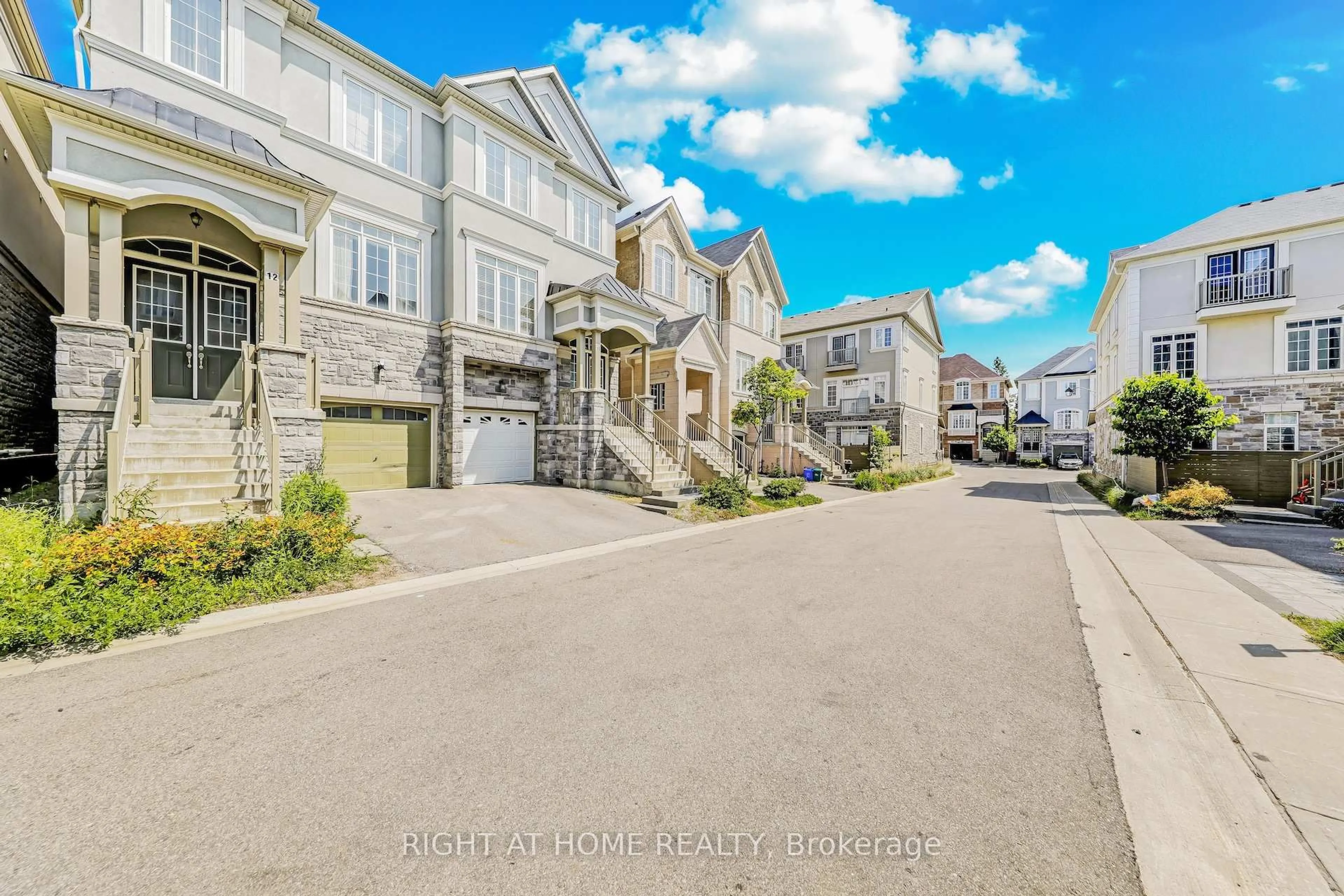 A pic from outside/outdoor area/front of a property/back of a property/a pic from drone, street for 16 Lasalle Lane, Richmond Hill Ontario L4C 7V6