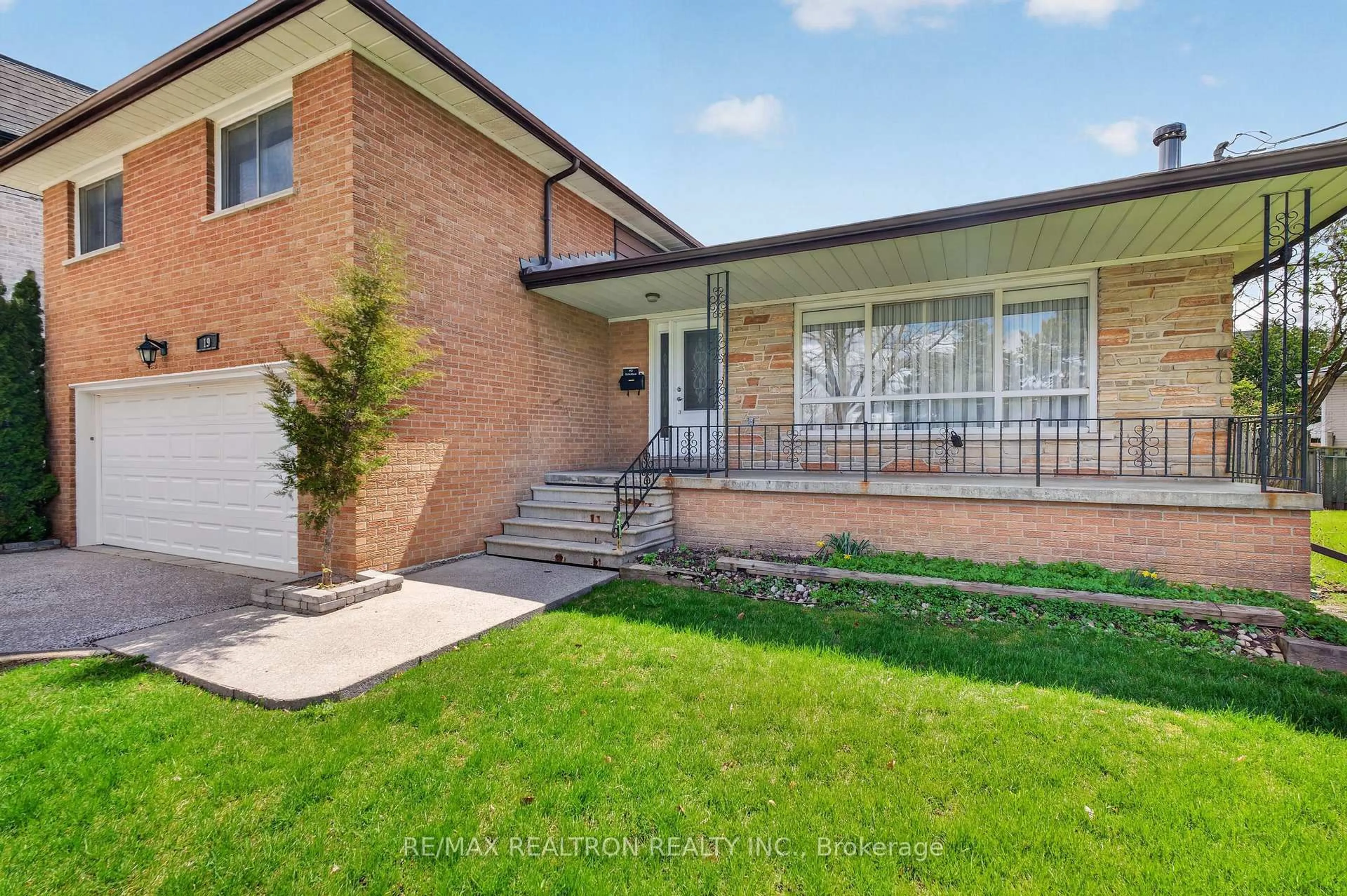 Home with brick exterior material, street for 19 Claridge Dr, Richmond Hill Ontario L4C 6G8