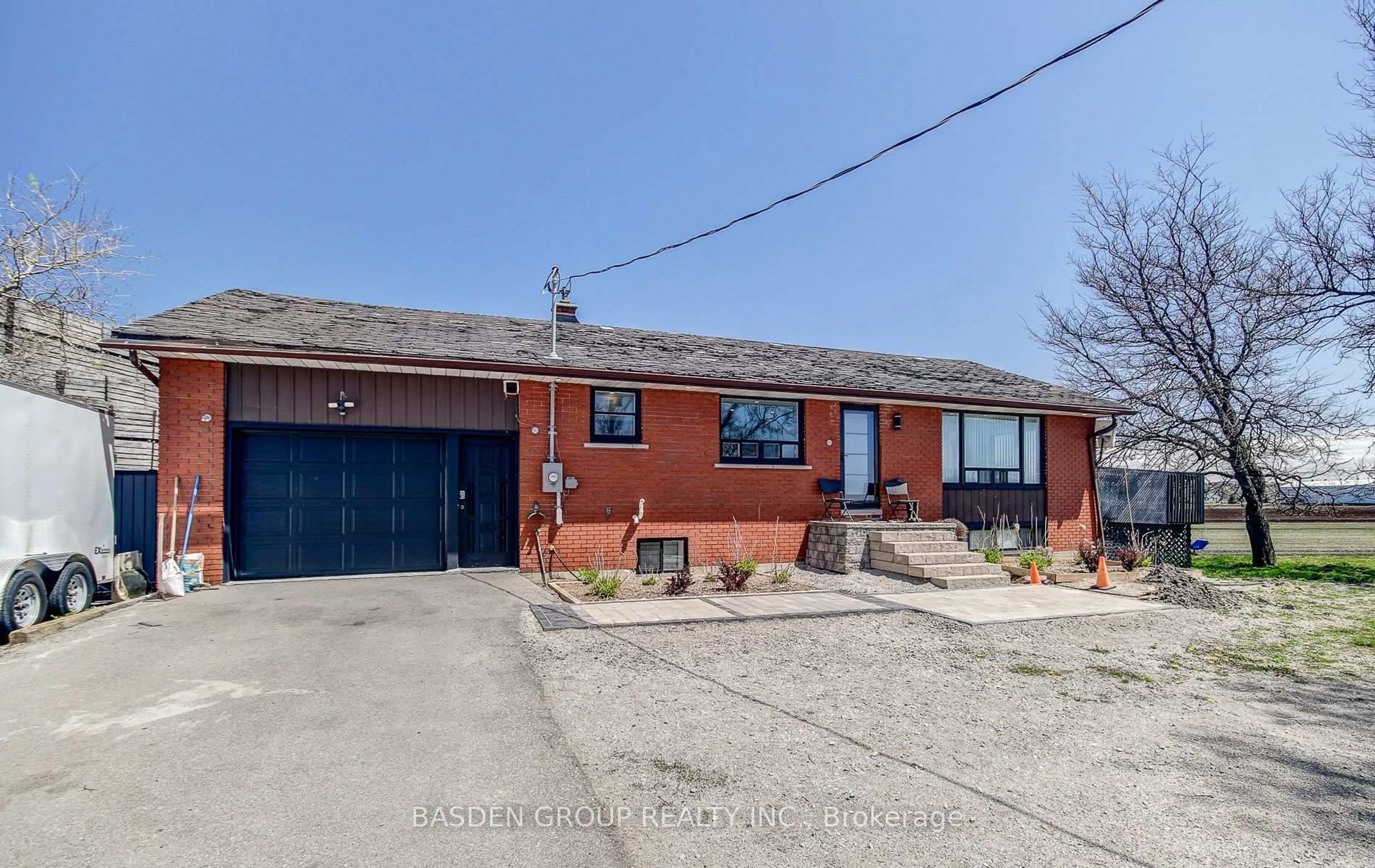A pic from outside/outdoor area/front of a property/back of a property/a pic from drone, street for 545 Wist Rd, King Ontario L7B 0E9