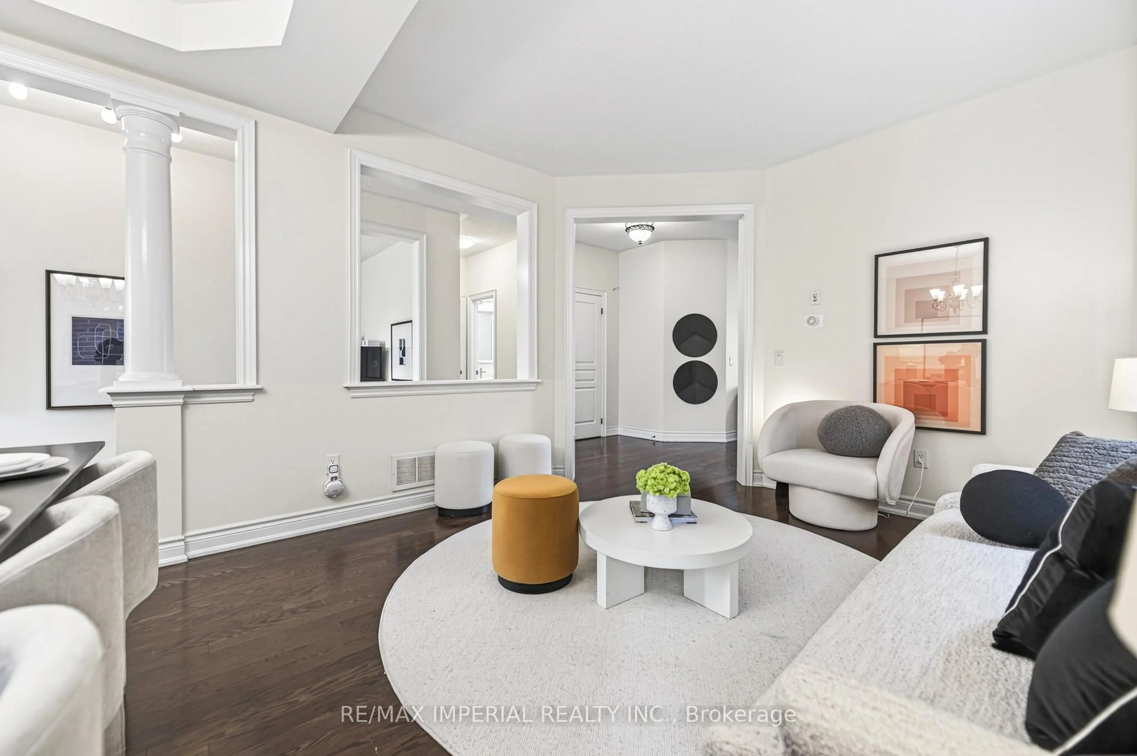 Living room with furniture, unknown for 28 Mancini Cres, Richmond Hill Ontario L4E 0T1