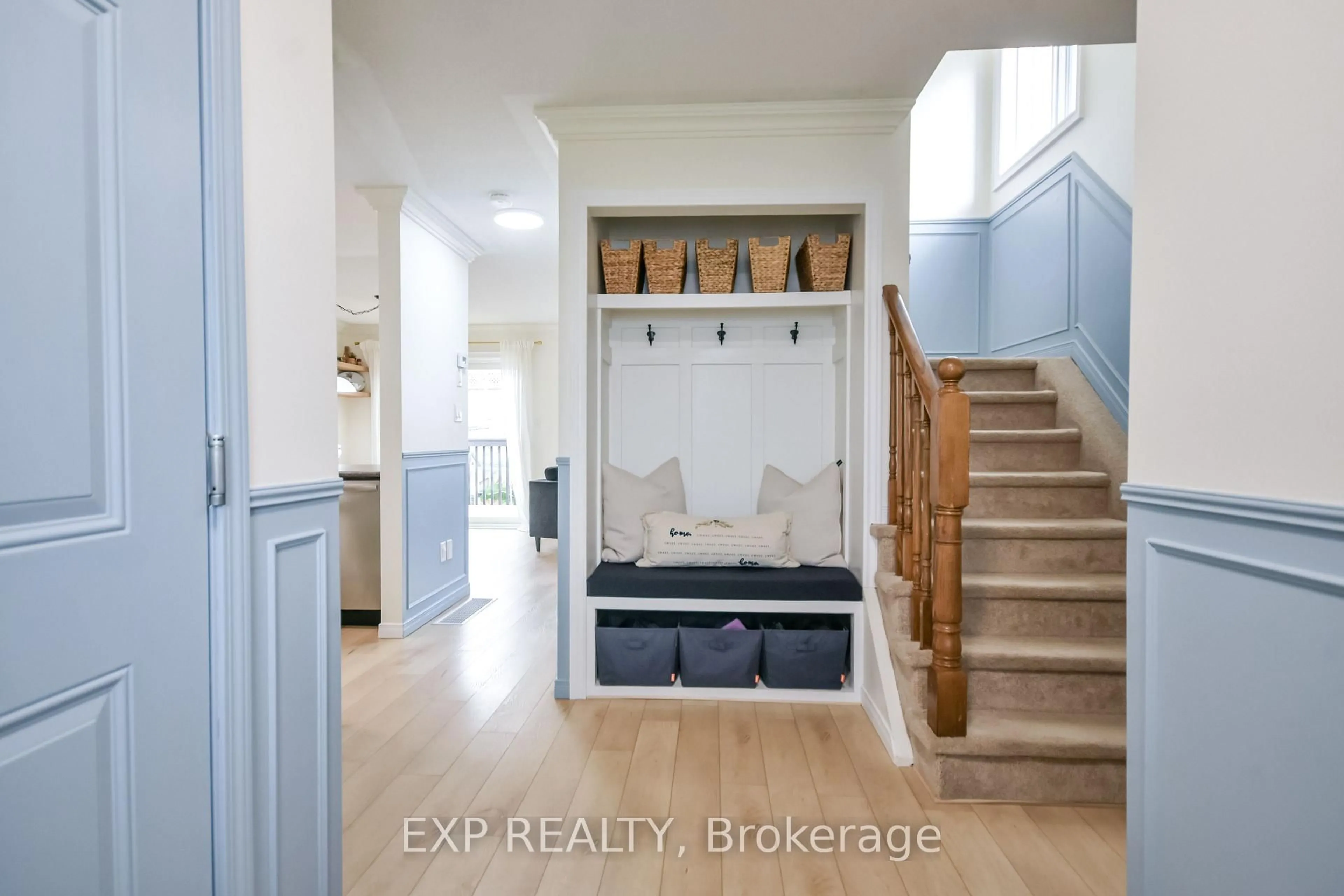 Indoor entryway for 1475 Rankin Way, Innisfil Ontario L9S 0C6
