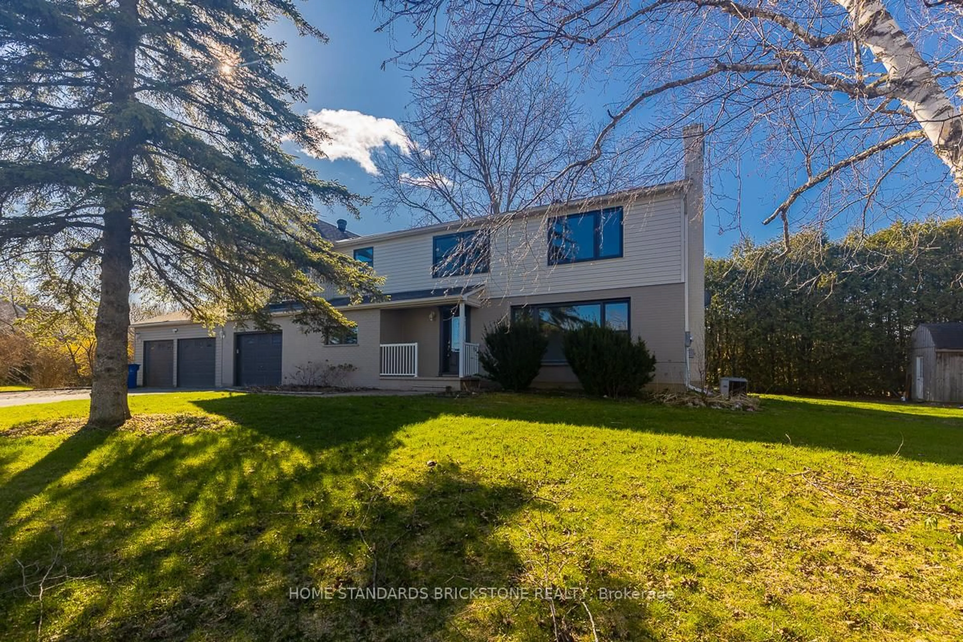 A pic from outside/outdoor area/front of a property/back of a property/a pic from drone, street for 39 Milne Lane, East Gwillimbury Ontario L0G 1R0