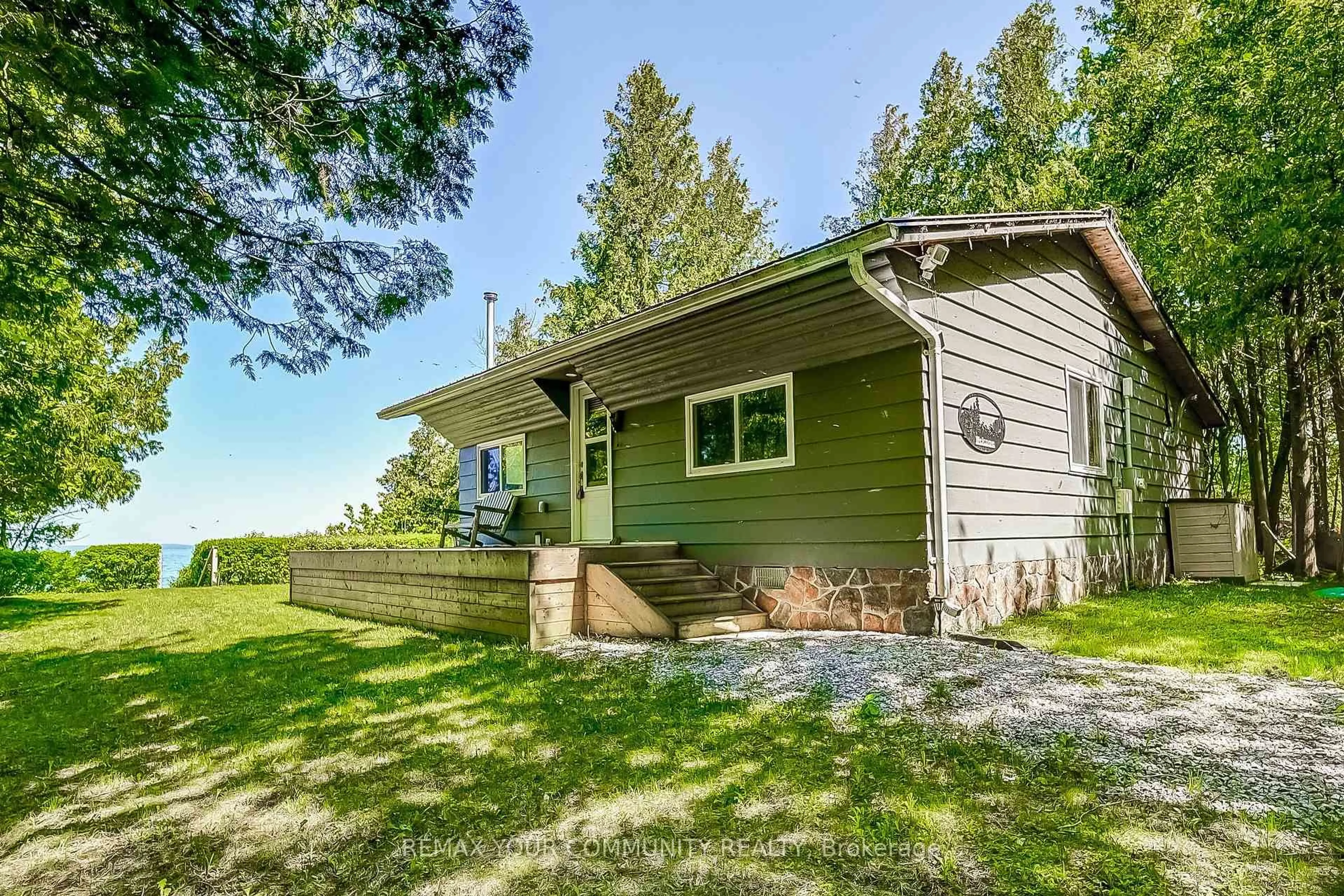 Home with vinyl exterior material, unknown for 1623 Chief Joseph Snake Rd, Georgina Islands Ontario L0E 1R0