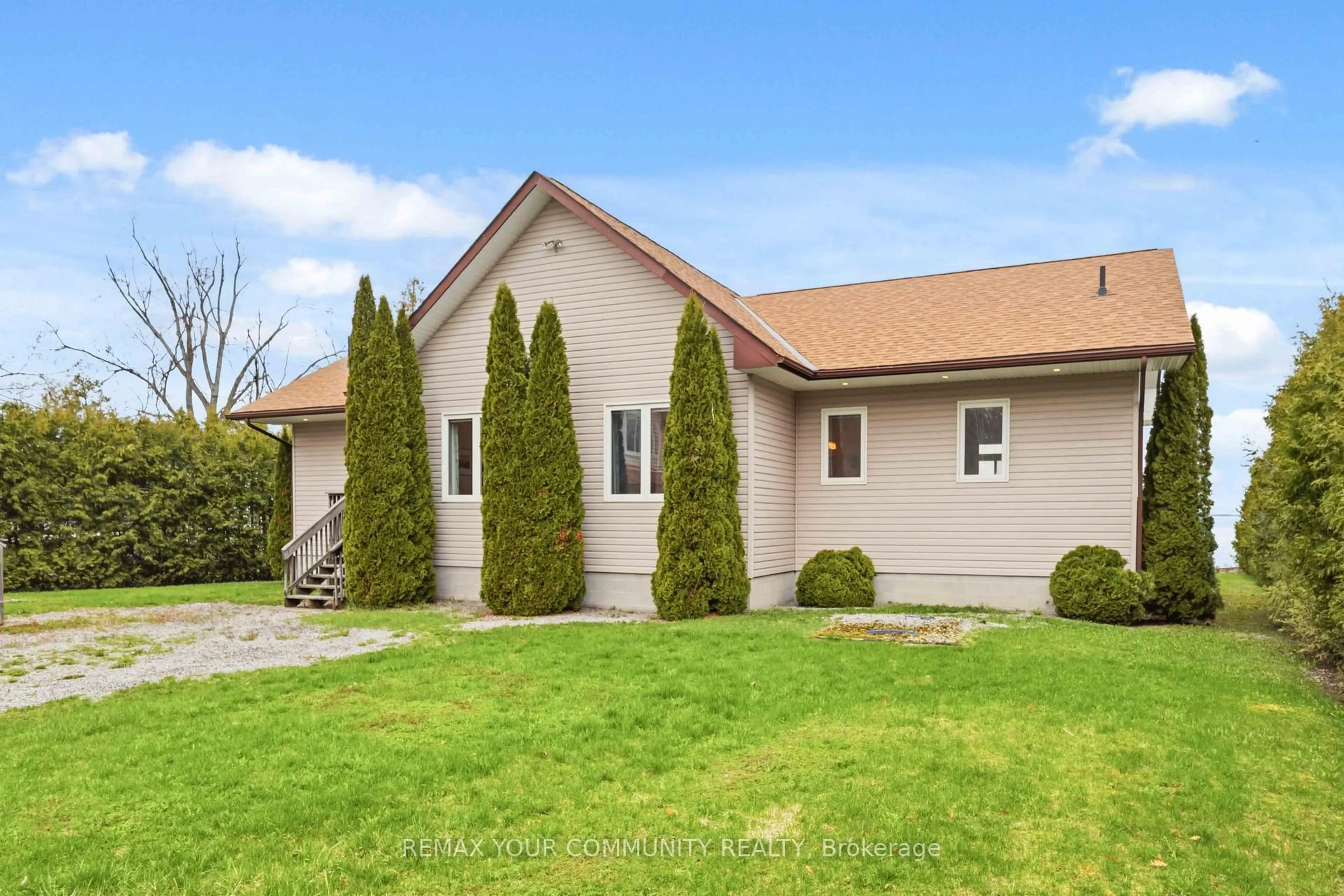 Home with vinyl exterior material, unknown for 1082 Loon Rd, Georgina Islands Ontario L0E 1R0