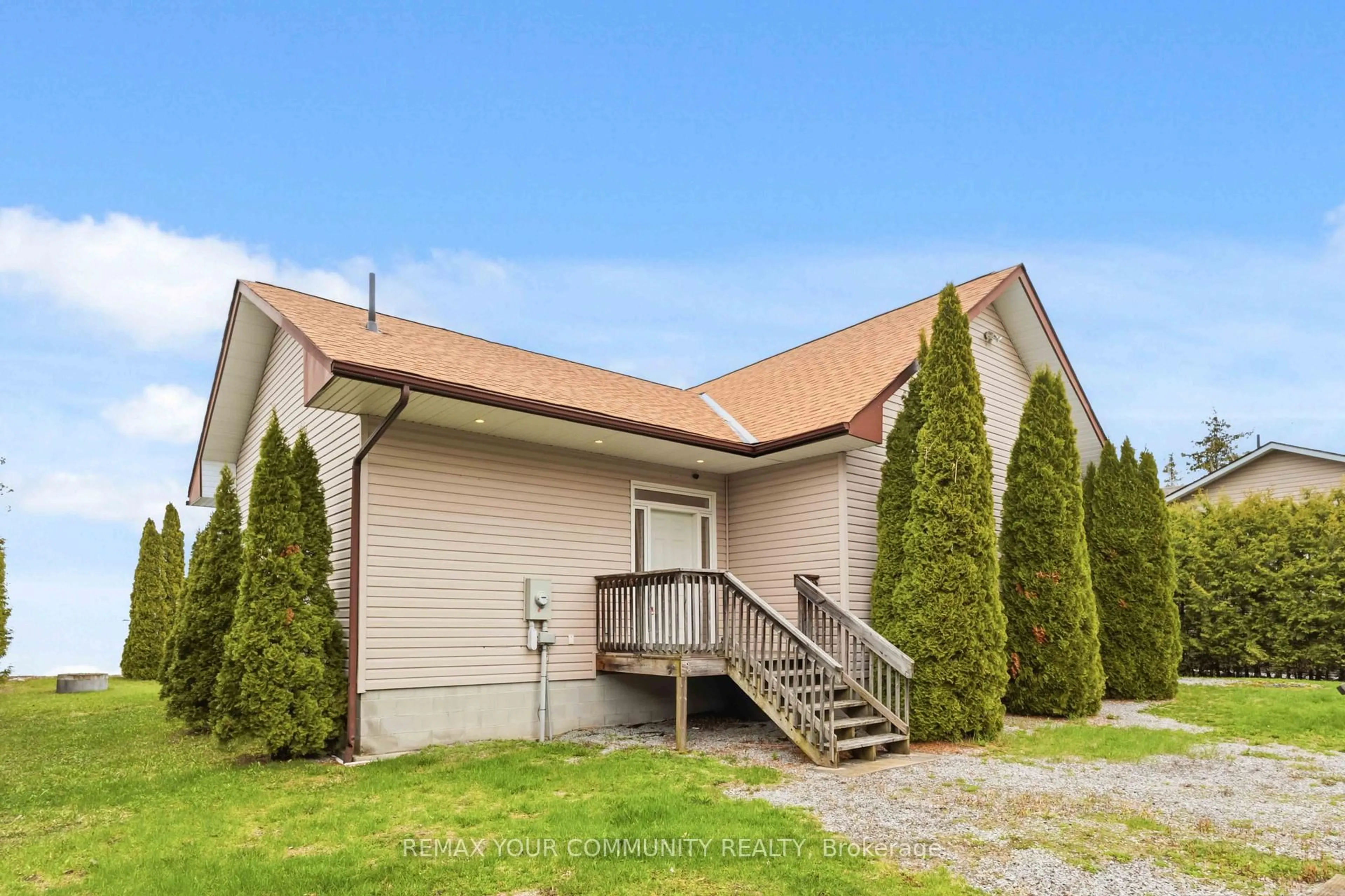 Home with vinyl exterior material, unknown for 1082 Loon Rd, Georgina Islands Ontario L0E 1R0