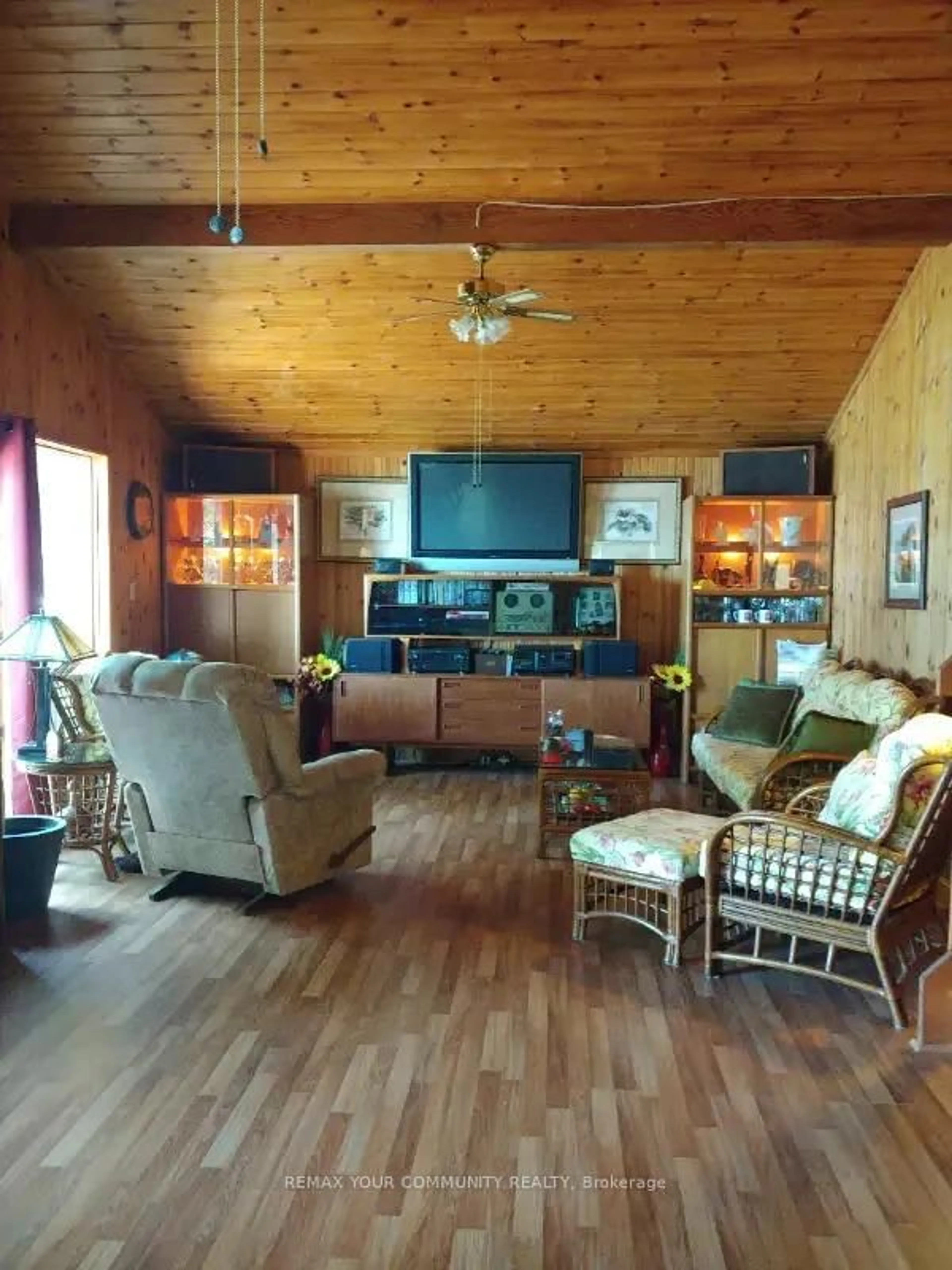 Living room with furniture, wood/laminate floor for 344 Loon Rd, Georgina Islands Ontario L0E 1R0