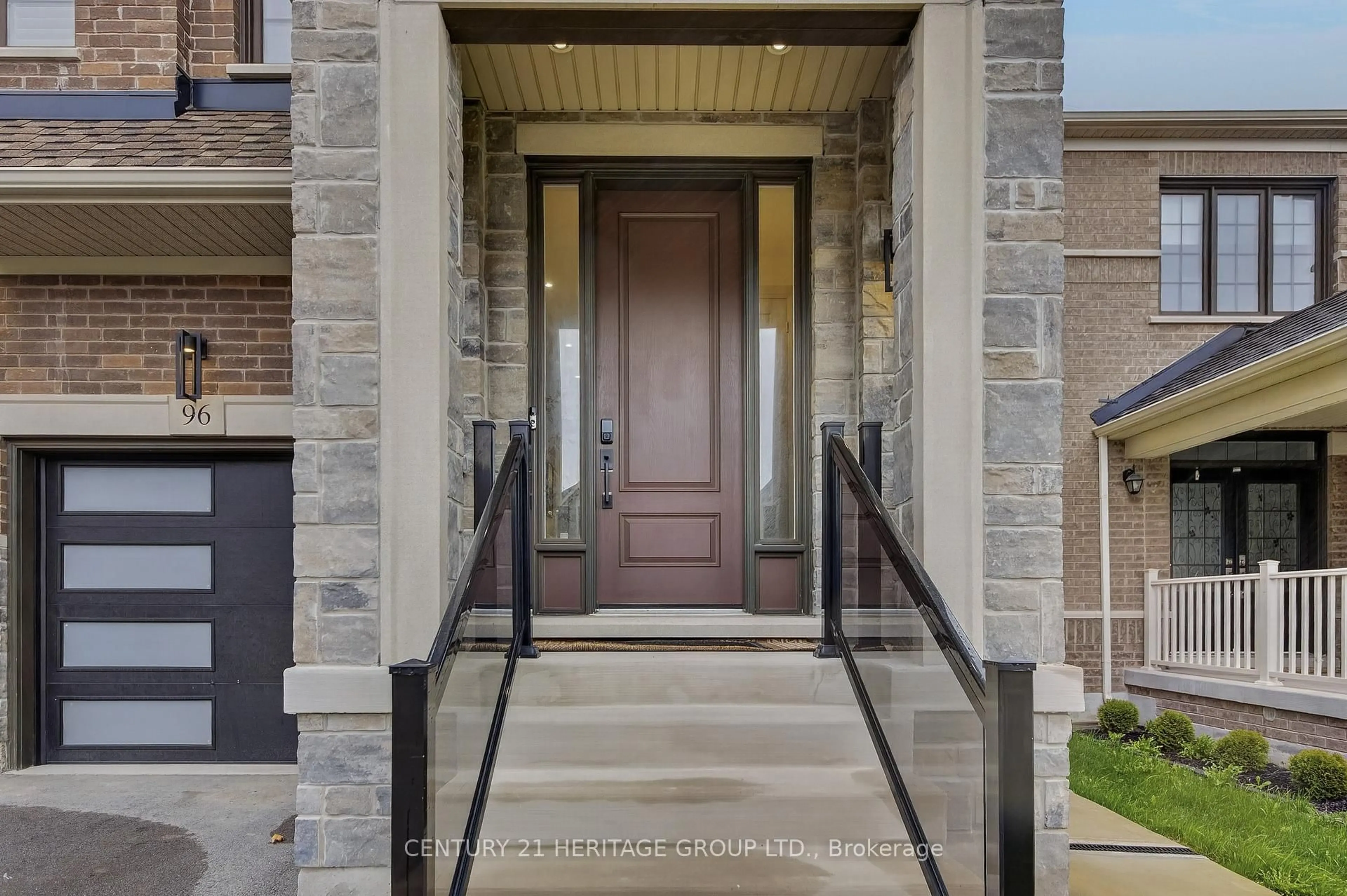 Indoor entryway for 96 Bartram Cres, Bradford West Gwillimbury Ontario L3Z 4J2