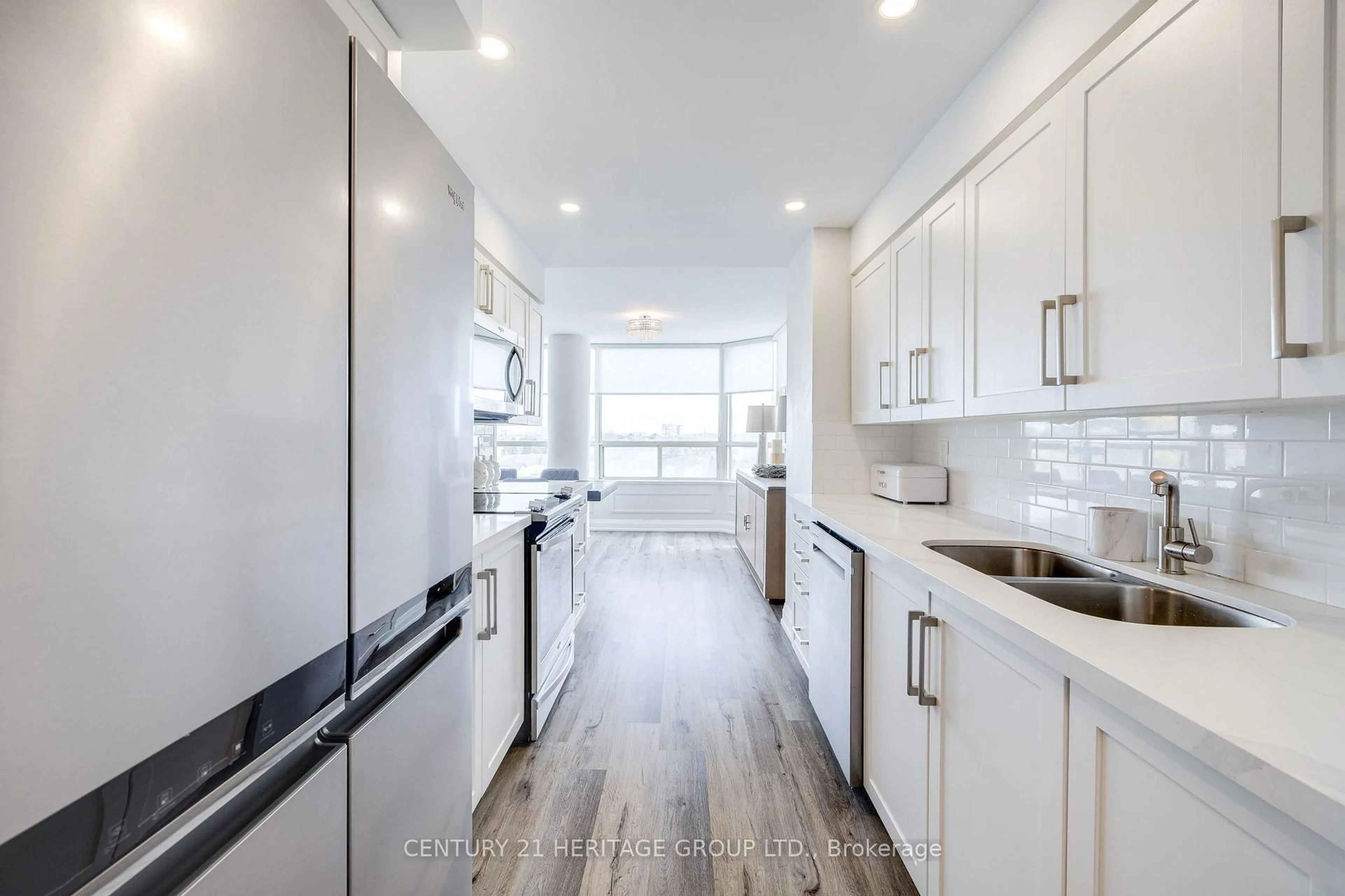Open concept kitchen, unknown for 7 Townsgate Dr #707, Vaughan Ontario L4J 7Z9
