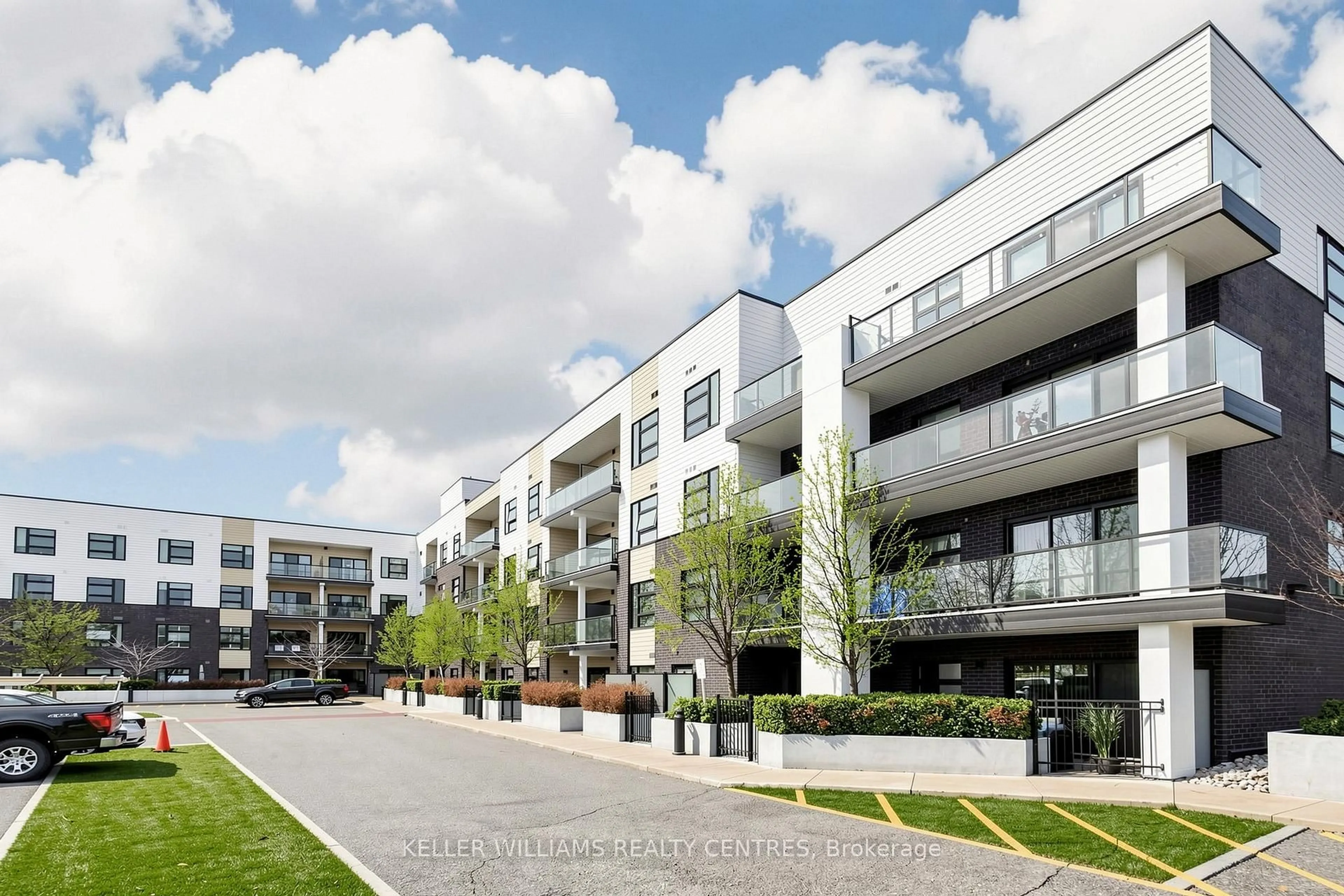 Patio, street for 555 William Graham Dr #101, Aurora Ontario L4G 3H9